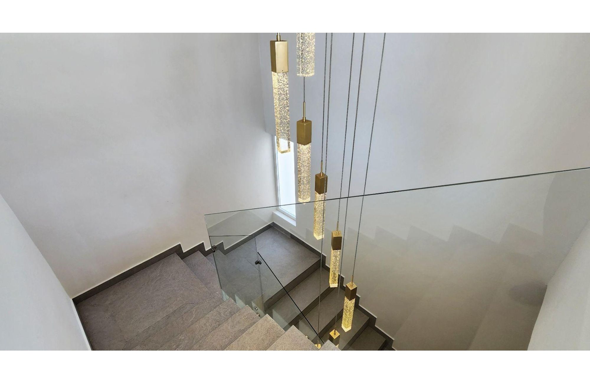 Casa frente al lago, alberca privada, muelle con acceso al lago para kayaks, area de spa y regadera con vapor, en residencial con casa club