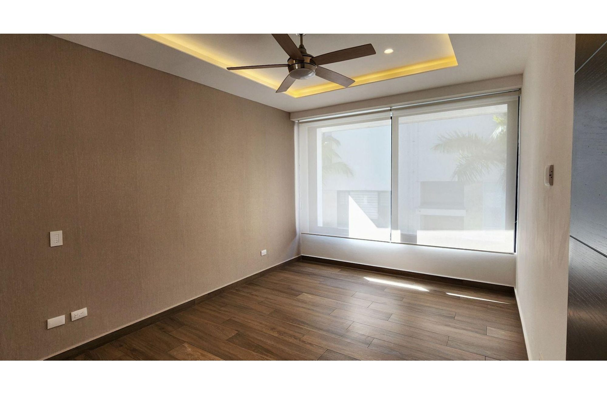 Casa frente al lago, alberca privada, muelle con acceso al lago para kayaks, area de spa y regadera con vapor, en residencial con casa club