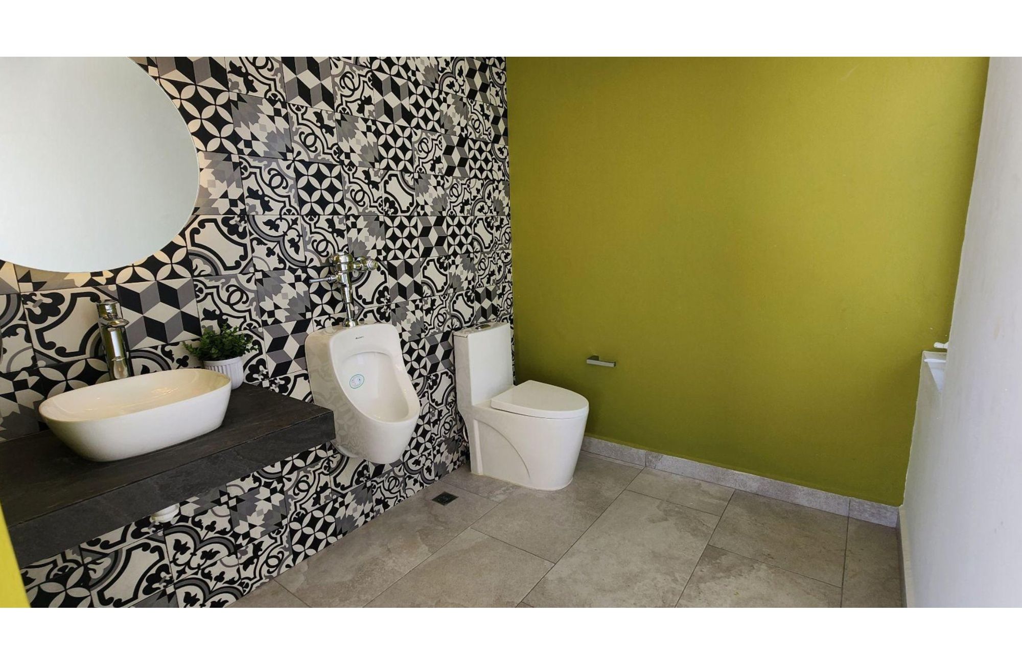 Casa frente al lago, alberca privada, muelle con acceso al lago para kayaks, area de spa y regadera con vapor, en residencial con casa club