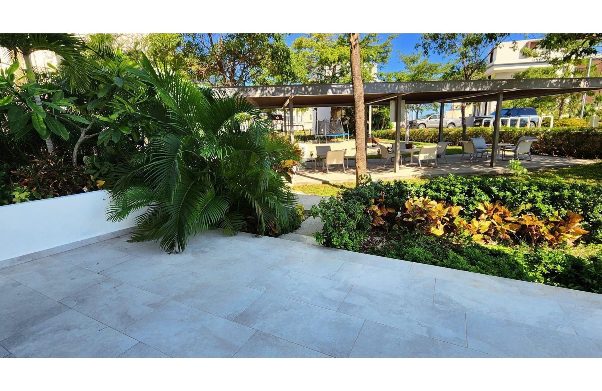 Casa frente al lago, alberca privada, muelle con acceso al lago para kayaks, area de spa y regadera con vapor, en residencial con casa club