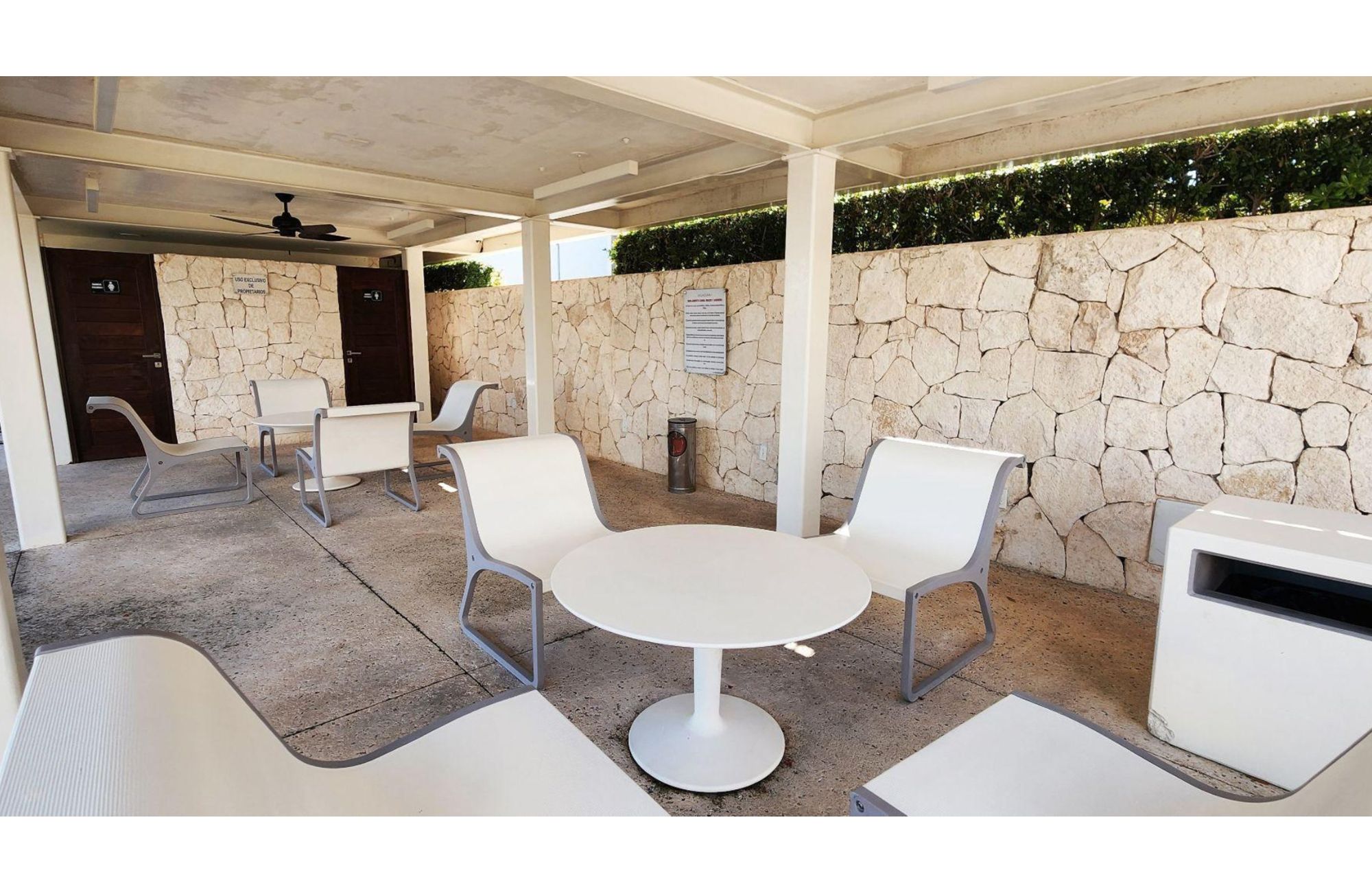 Casa frente al lago, alberca privada, muelle con acceso al lago para kayaks, area de spa y regadera con vapor, en residencial con casa club