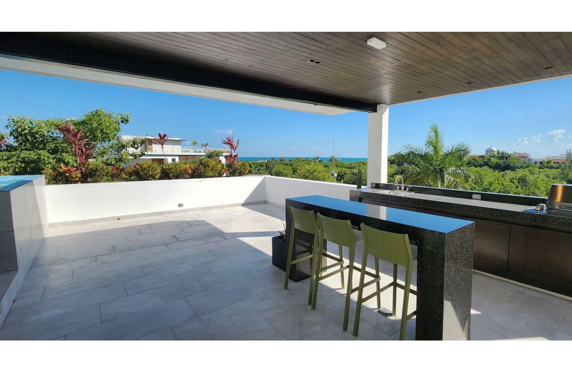 Casa frente al lago, alberca privada, muelle con acceso al lago para kayaks, area de spa y regadera con vapor, en residencial con casa club