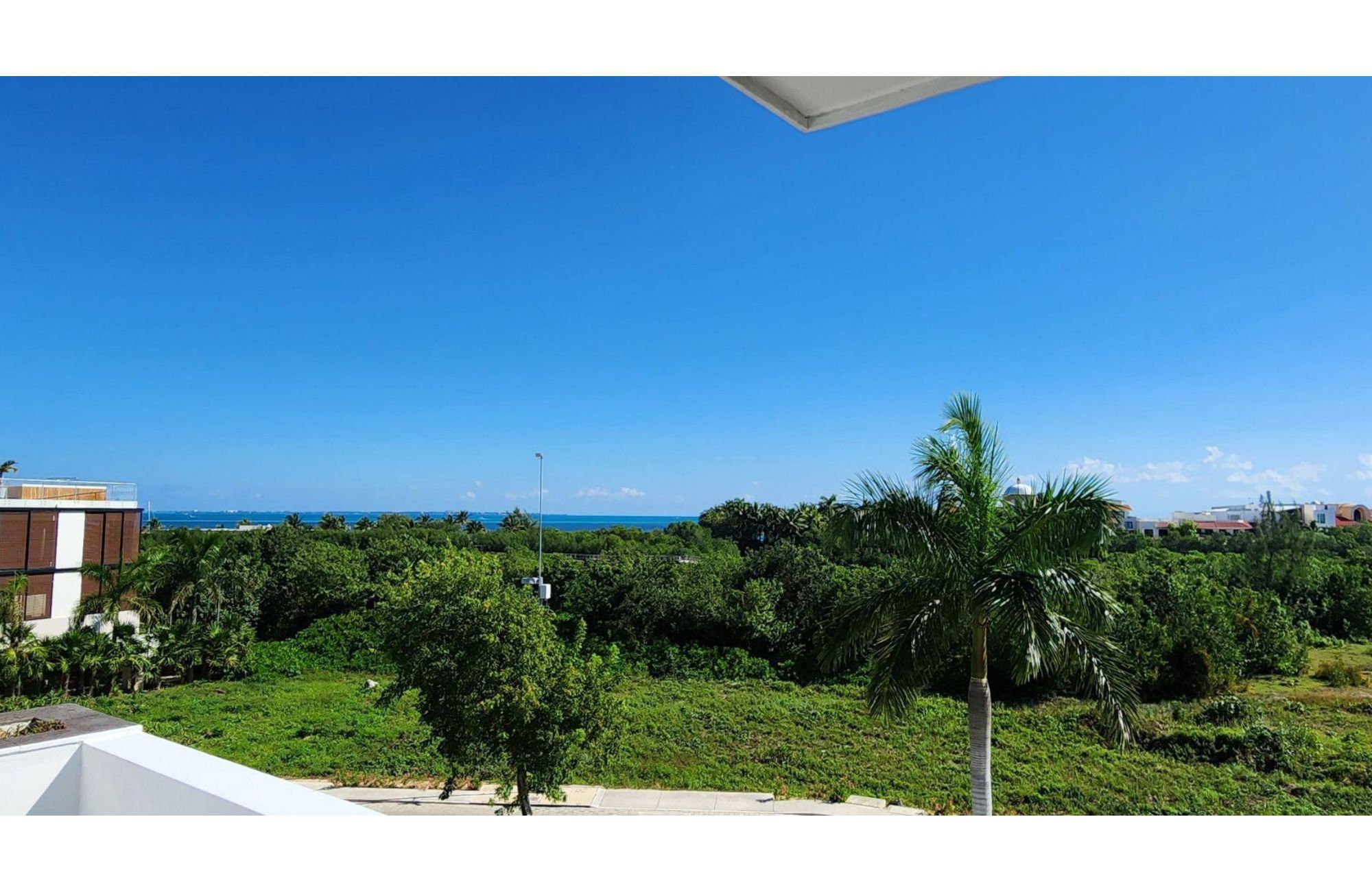 Casa frente al lago, alberca privada, muelle con acceso al lago para kayaks, area de spa y regadera con vapor, en residencial con casa club