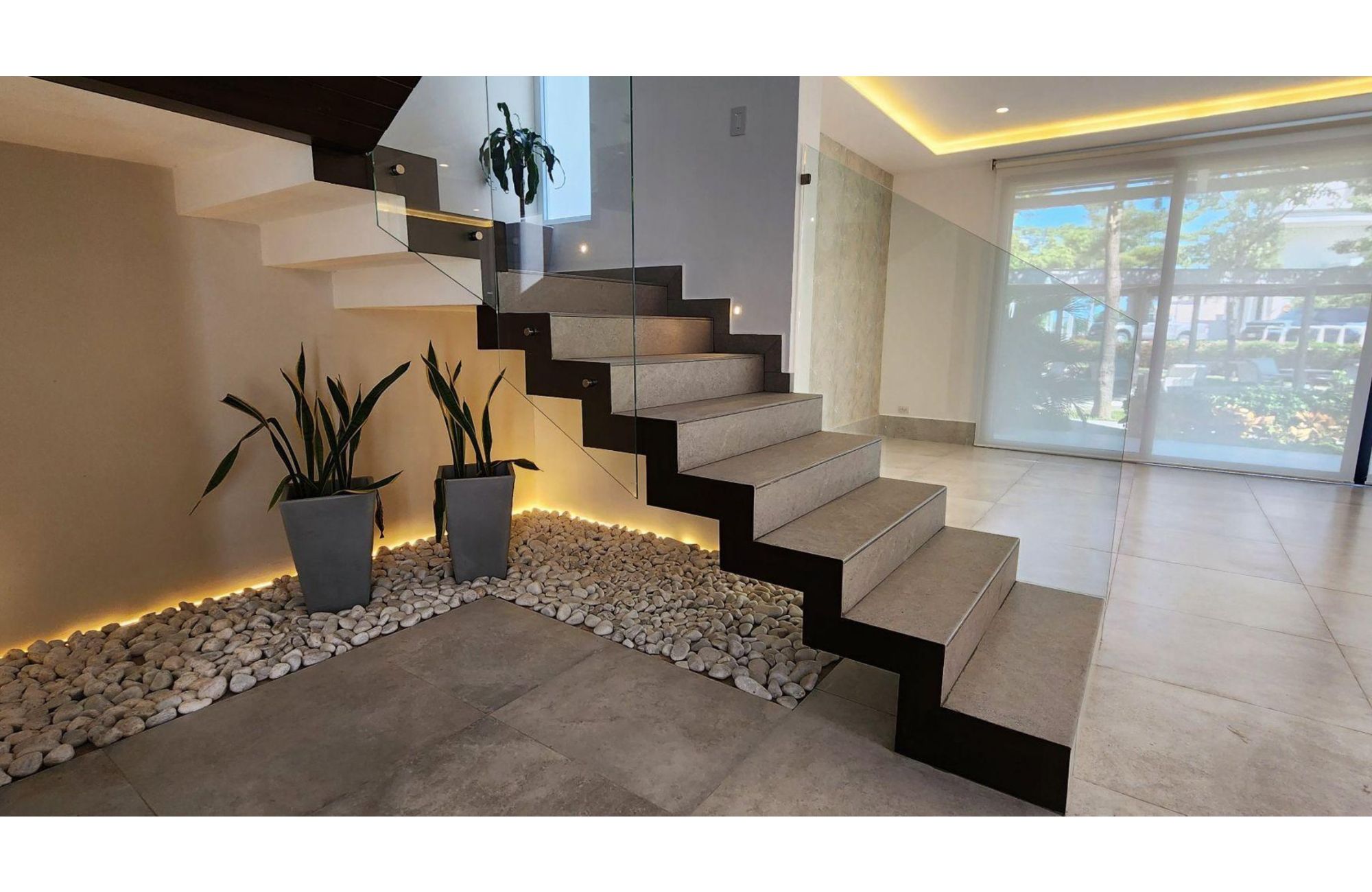 Casa frente al lago, alberca privada, muelle con acceso al lago para kayaks, area de spa y regadera con vapor, en residencial con casa club