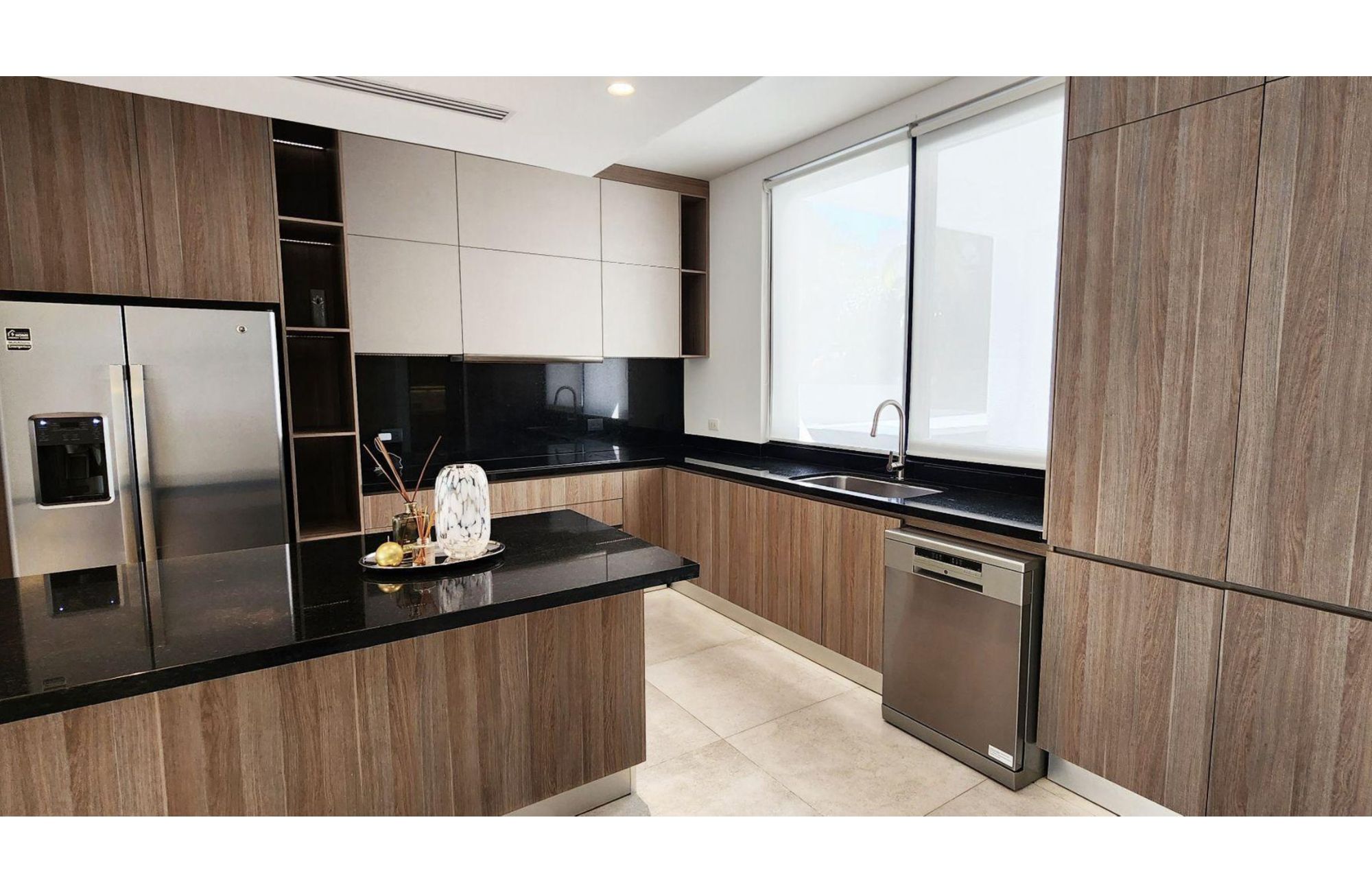 Casa frente al lago, alberca privada, muelle con acceso al lago para kayaks, area de spa y regadera con vapor, en residencial con casa club