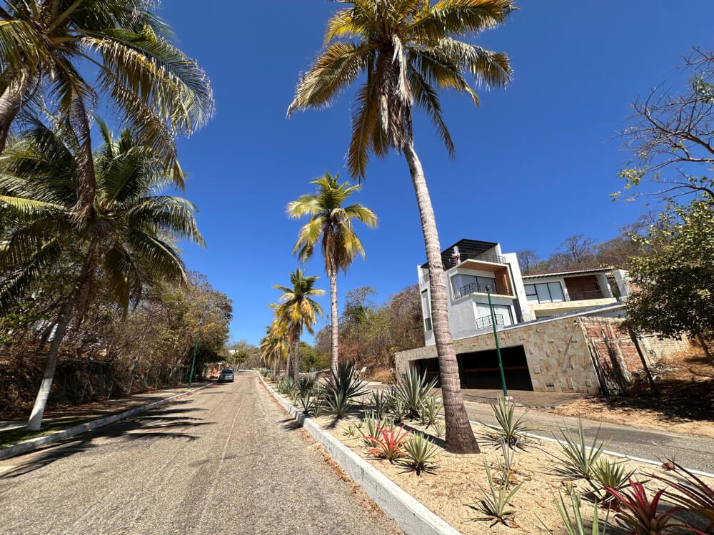 Ocean view villa, beach access, pool, for sale, Punta Santa Cruz, Huatulco.