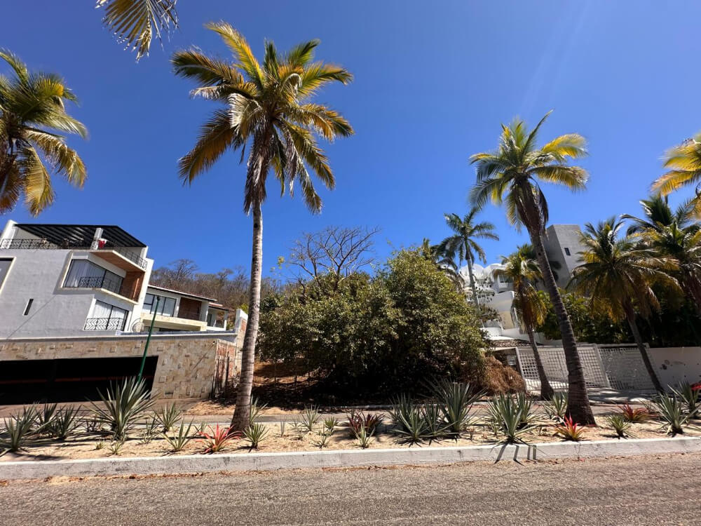 Ocean view villa, beach access, pool, for sale, Punta Santa Cruz, Huatulco.