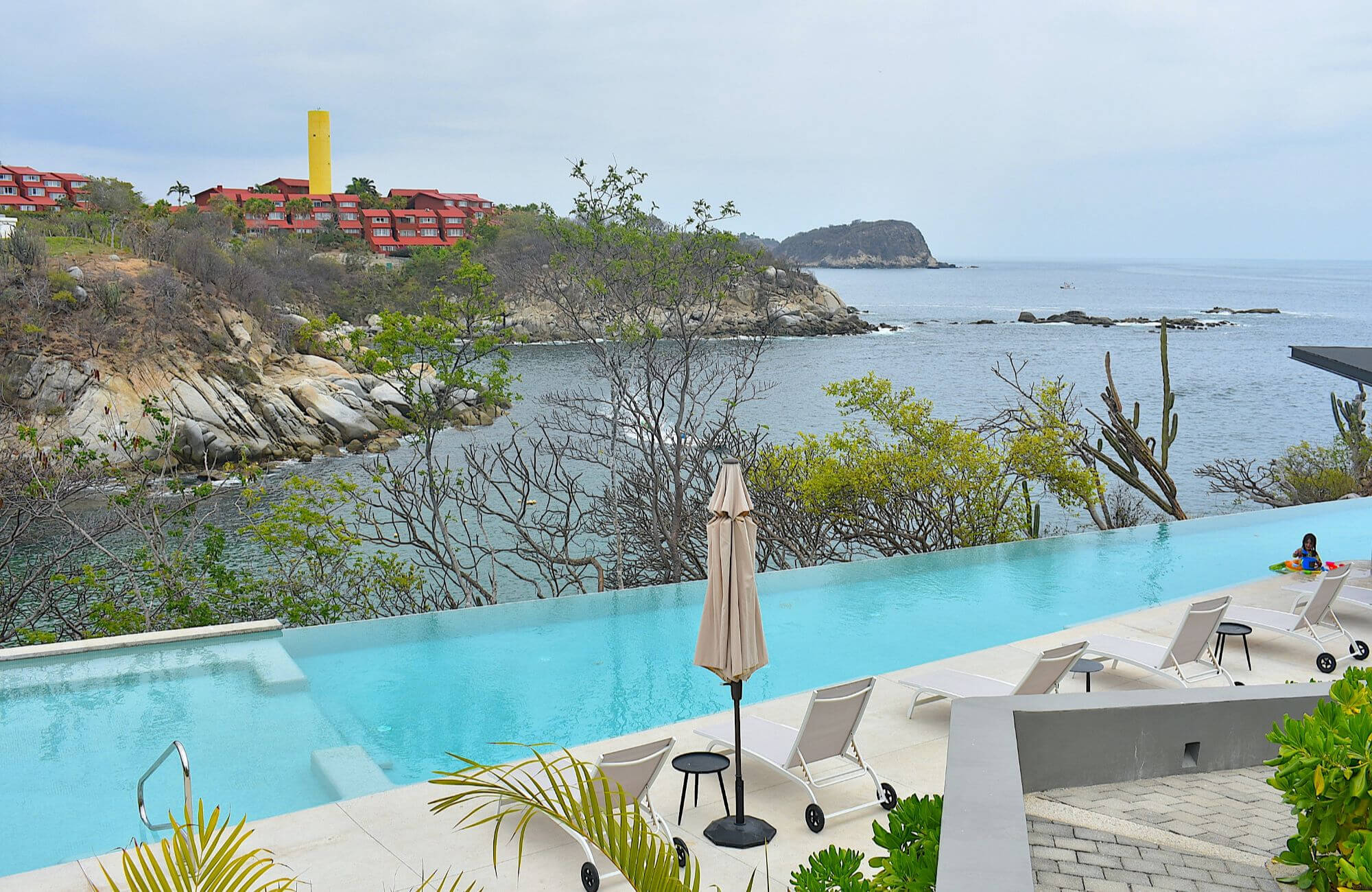 Oceanfront penthouse with private rooftop for sale, Sotavento, La Entrega Beach, Huatulco