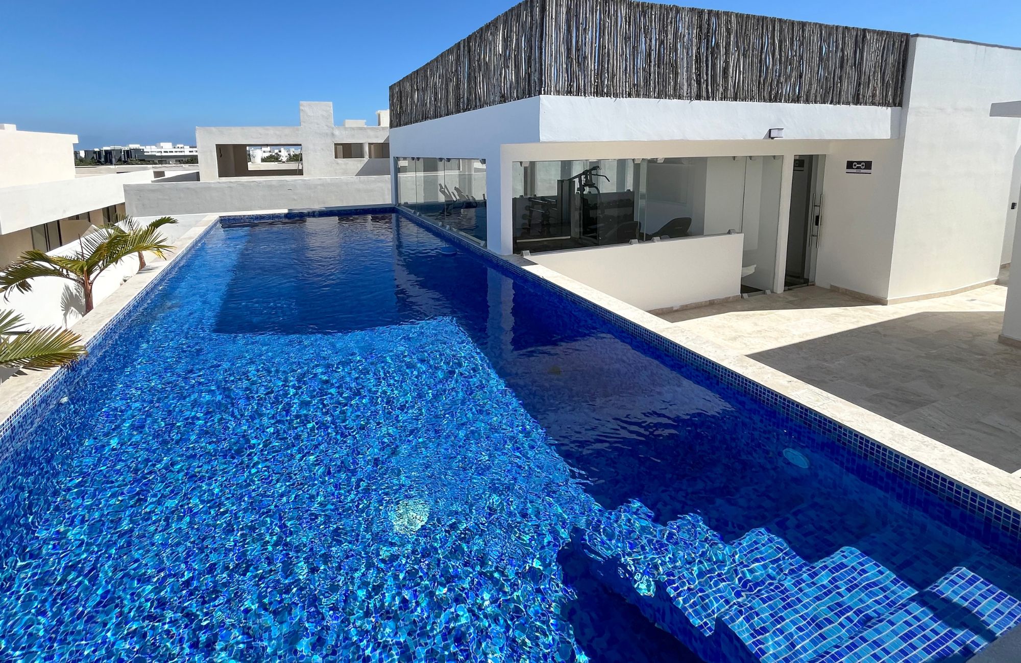 Departamento con alberca para adultos y bar en rooftop, alberca para ni&ntilde;os, spa, co-working, gimnasio, en pre-venta, Aldea Zama, Tulum.