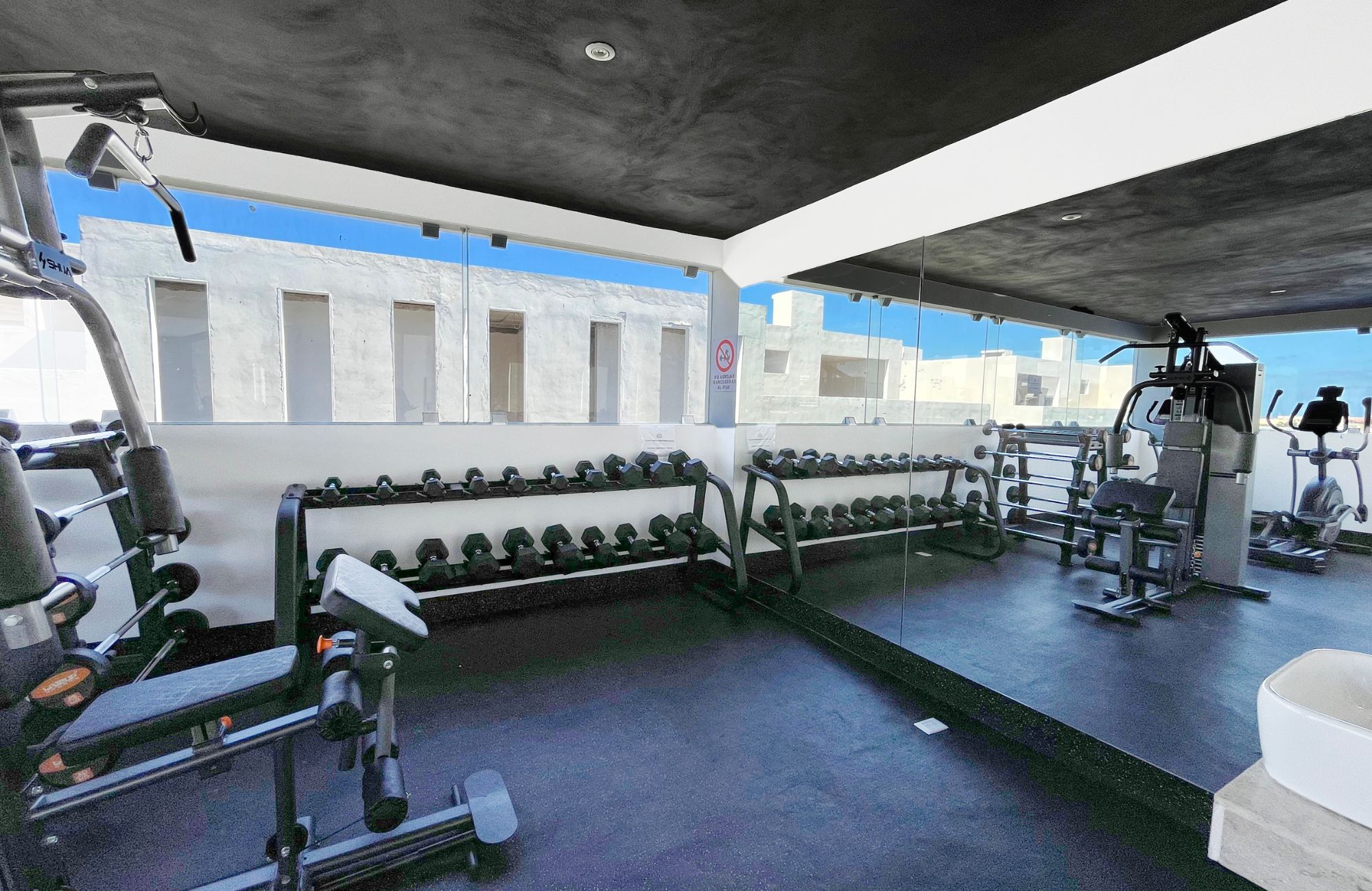 Departamento con alberca para adultos y bar en rooftop, alberca para ni&ntilde;os, spa, co-working, gimnasio, en pre-venta, Aldea Zama, Tulum.