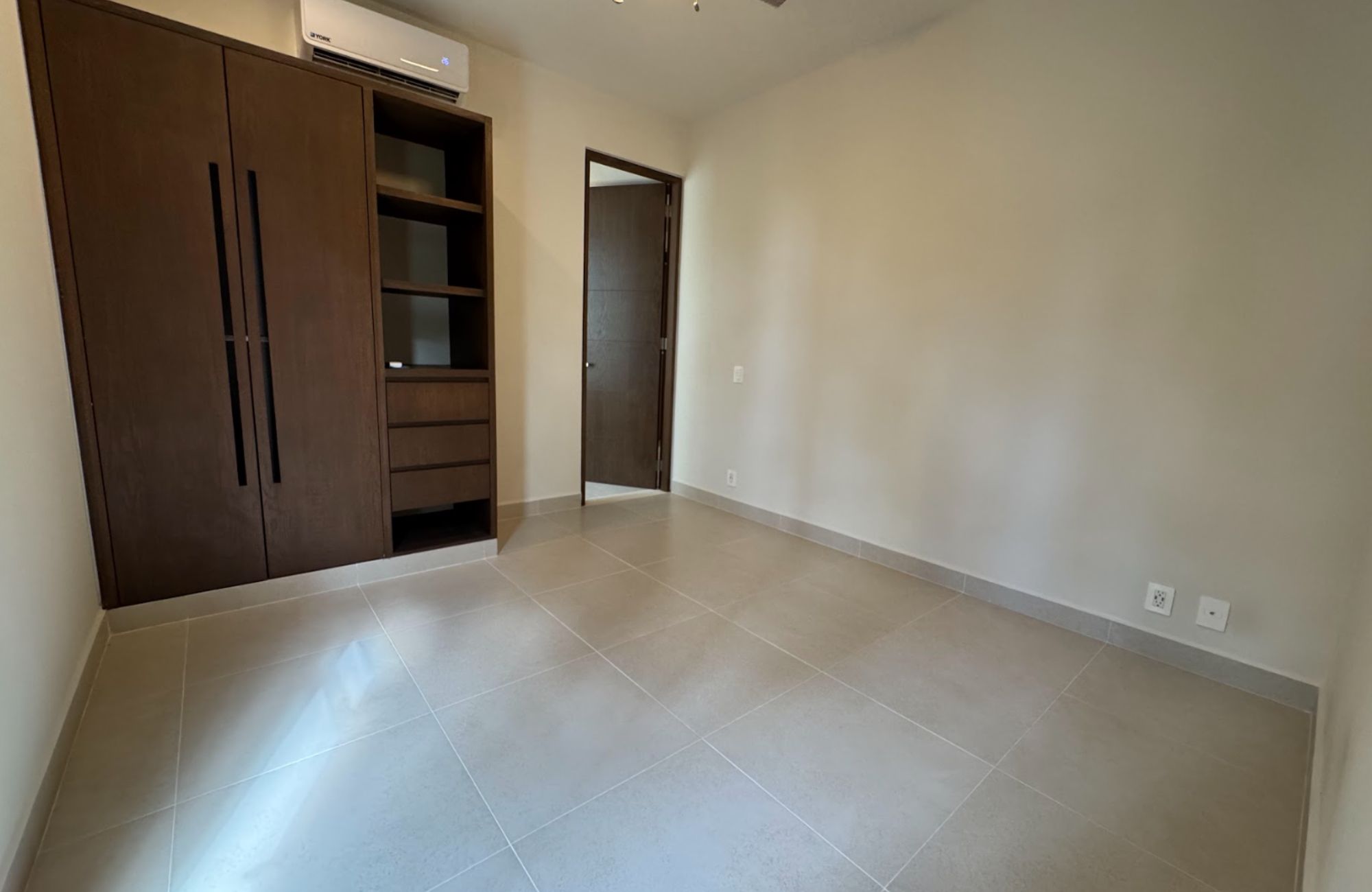 Casa con jard&iacute;n y alberca privada, en venta, Avenida Coba, Tulum