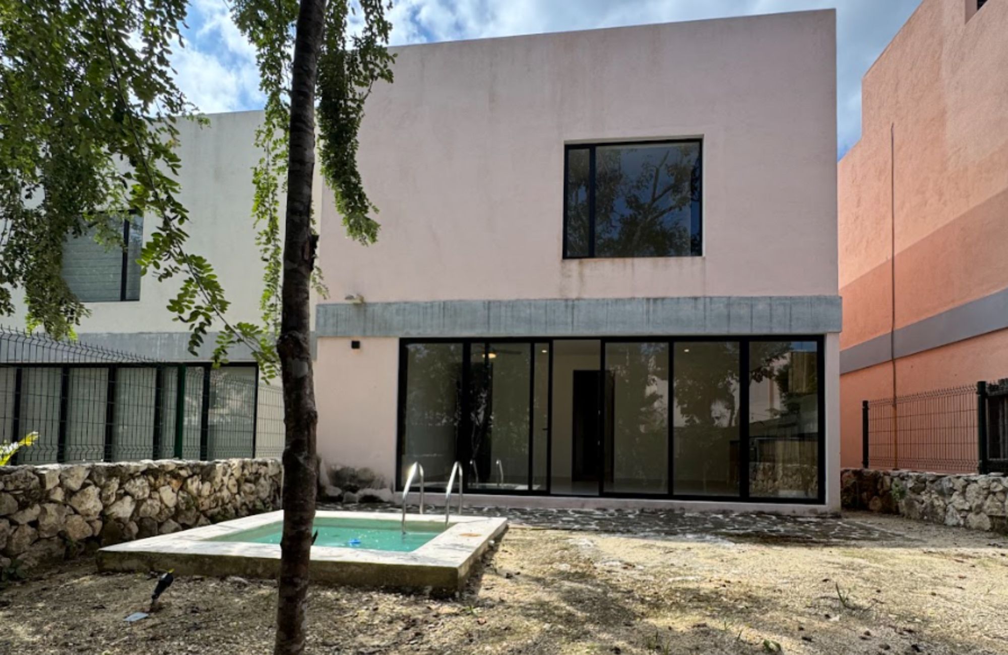 Casa con jard&iacute;n y alberca privada, en venta, Avenida Coba, Tulum
