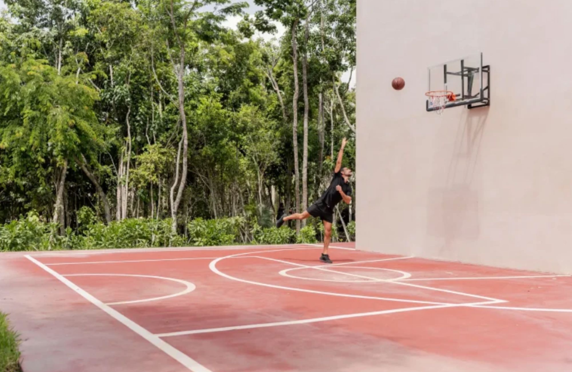 Casa con jard&iacute;n y alberca privada, en venta, Avenida Coba, Tulum