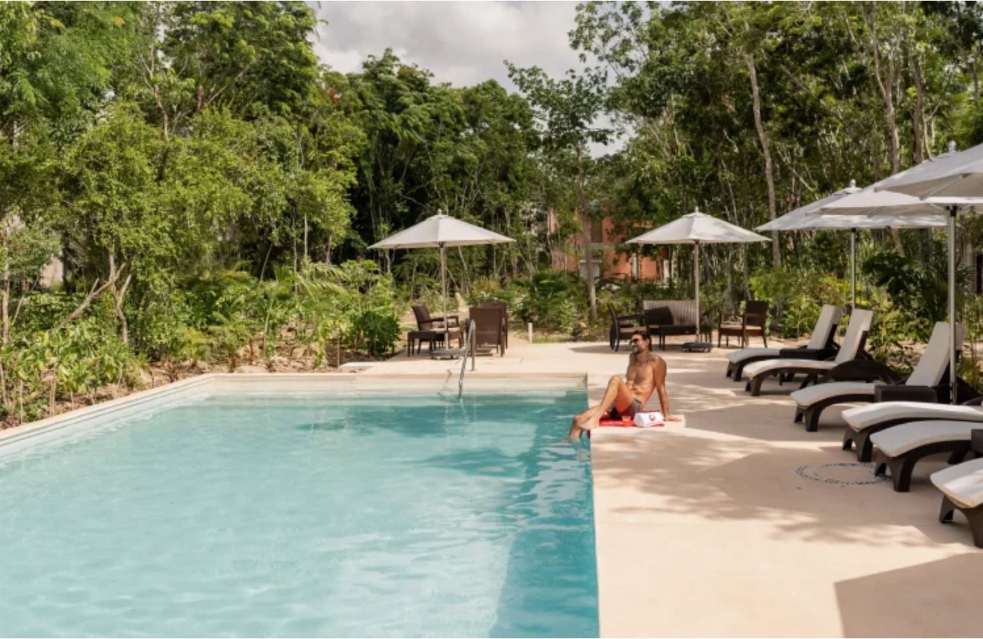 Casa con jard&iacute;n y alberca privada, en venta, Avenida Coba, Tulum