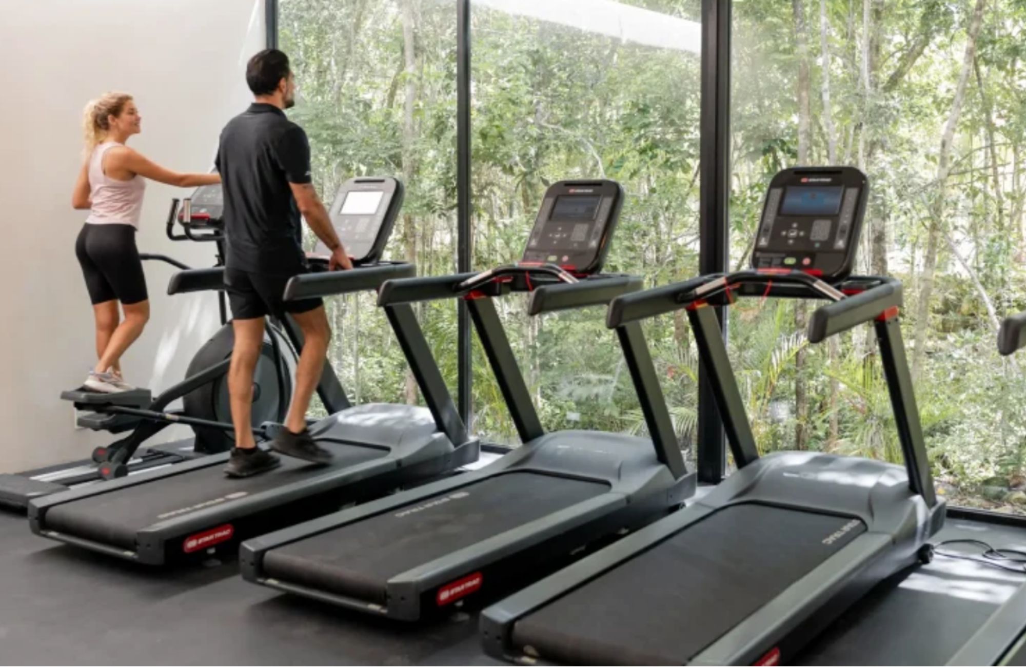 Casa con jard&iacute;n y alberca privada, en venta, Avenida Coba, Tulum