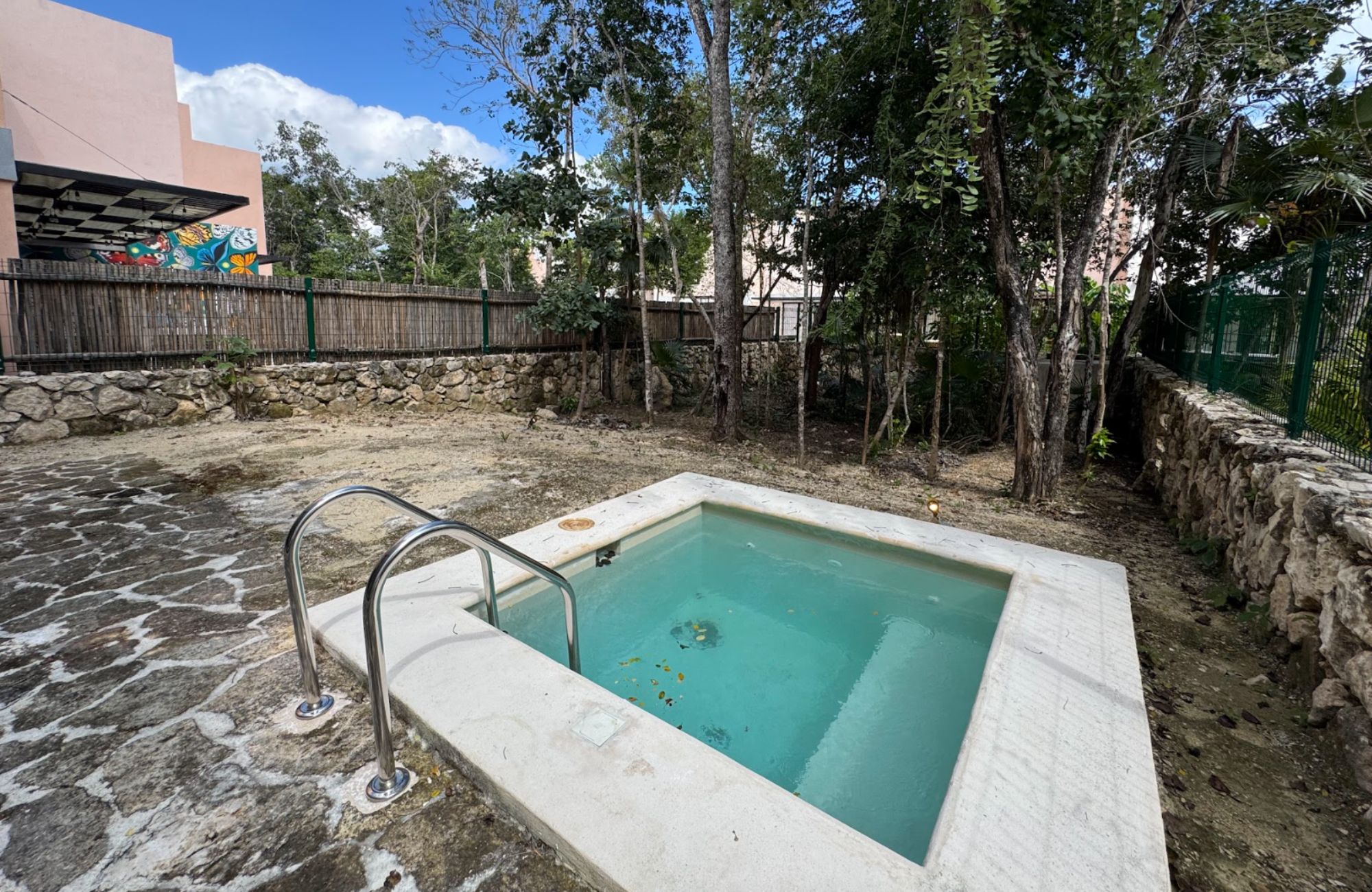 Casa con jard&iacute;n y alberca privada, en venta, Avenida Coba, Tulum