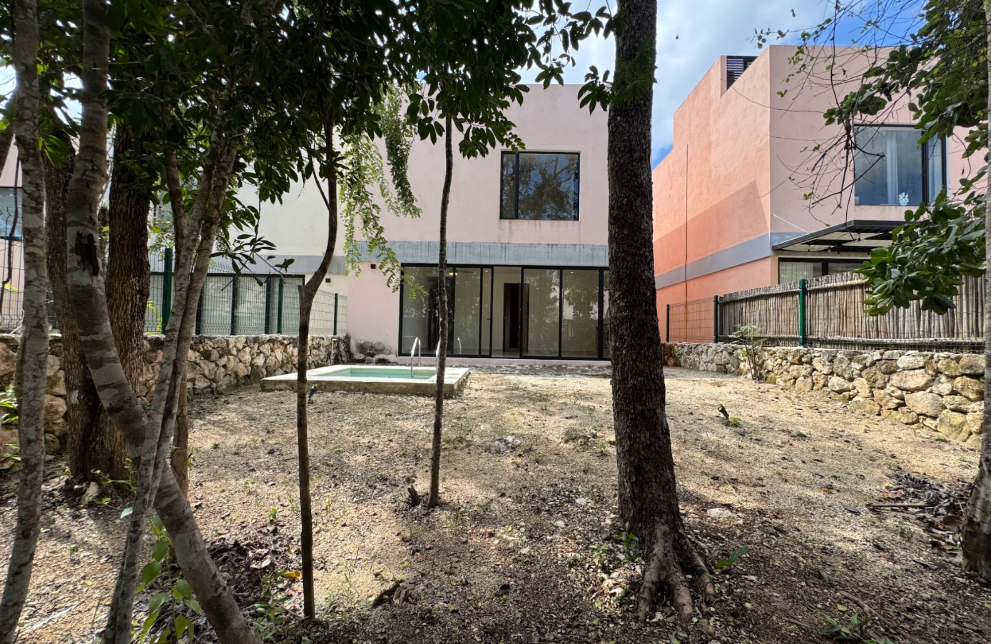 Casa con jard&iacute;n y alberca privada, en venta, Avenida Coba, Tulum