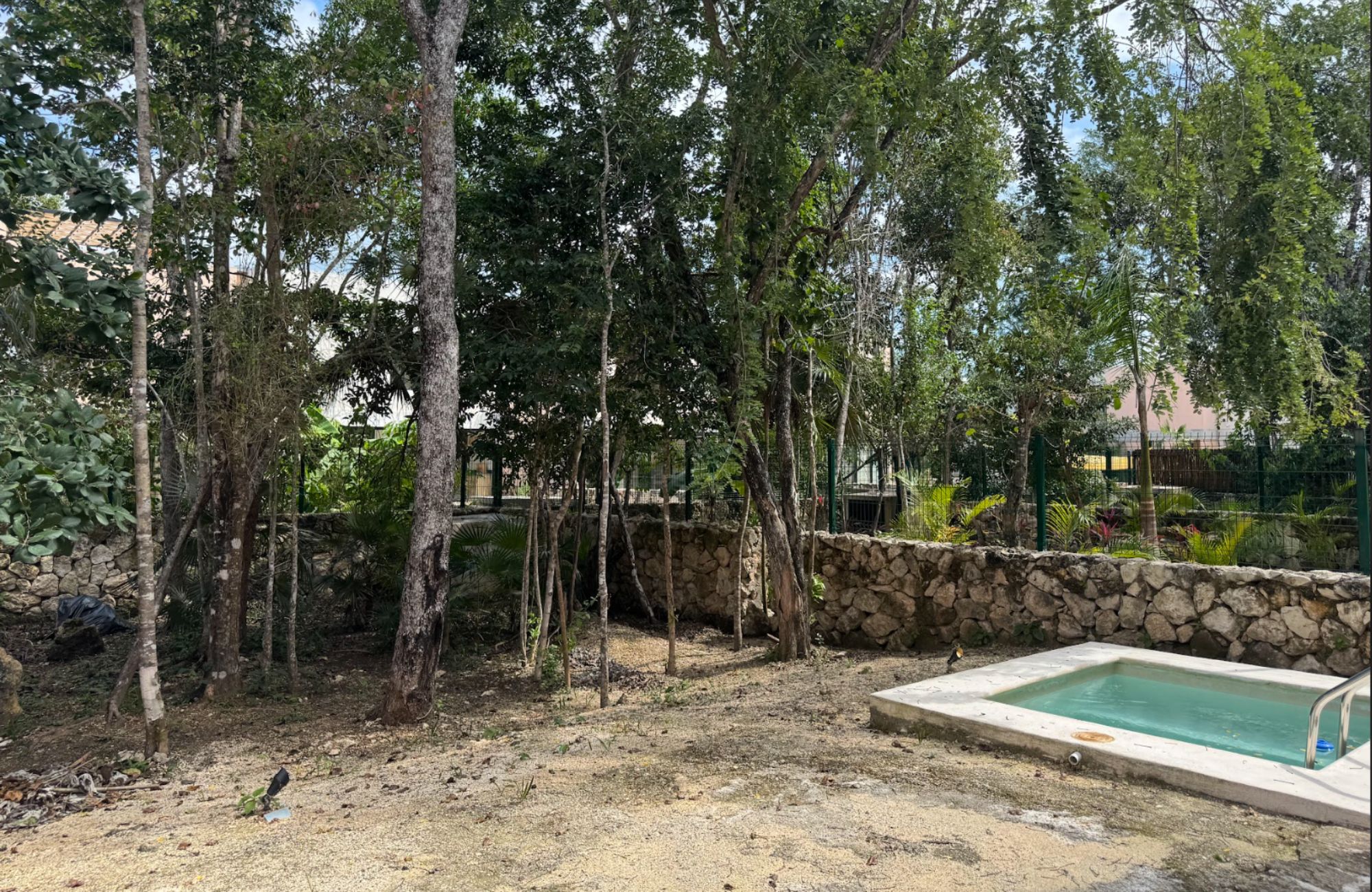 Casa con jard&iacute;n y alberca privada, en venta, Avenida Coba, Tulum