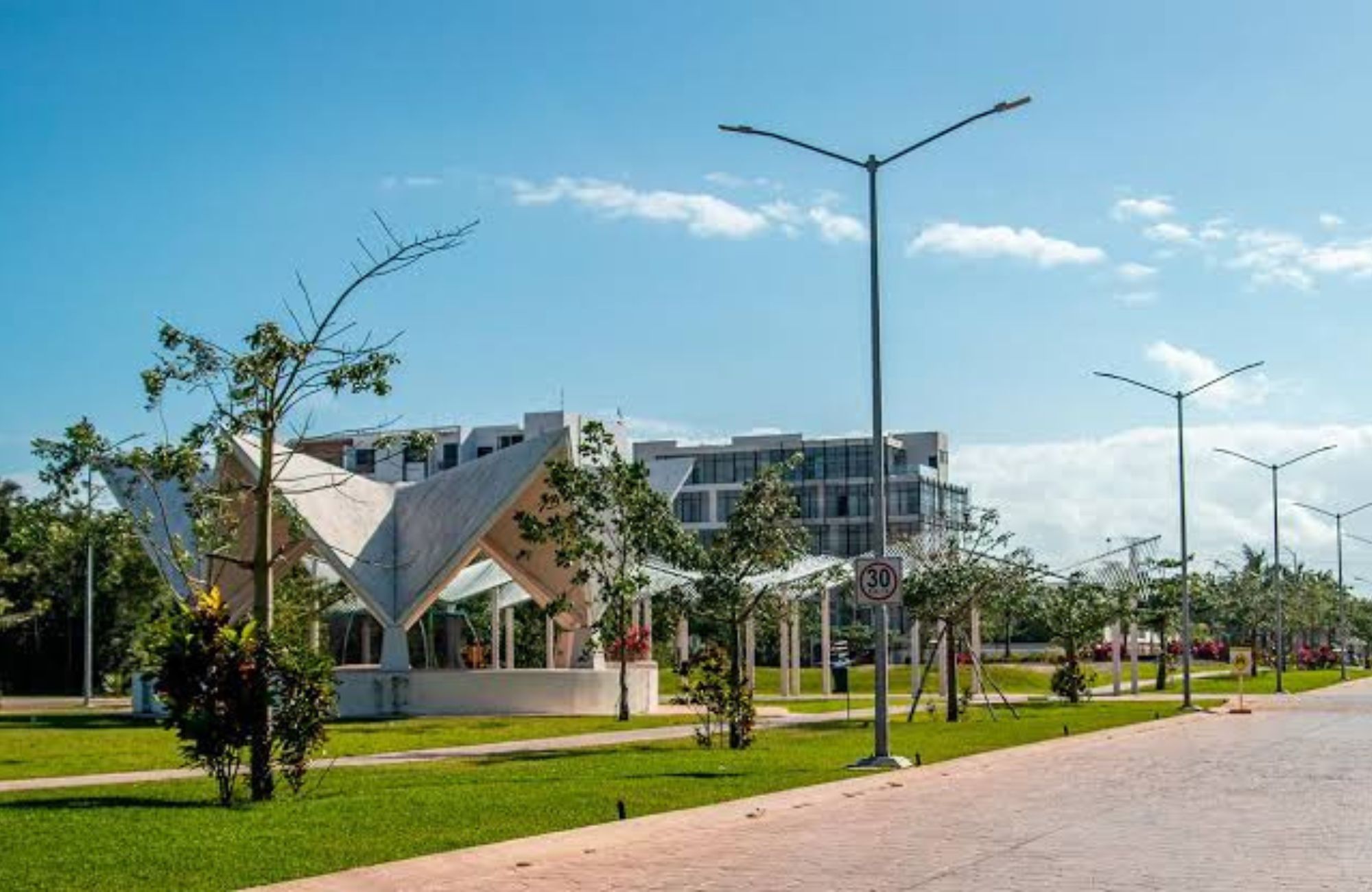 Casa de 3 recamaras con alberca privada en venta en Residencial Aqua Cancun