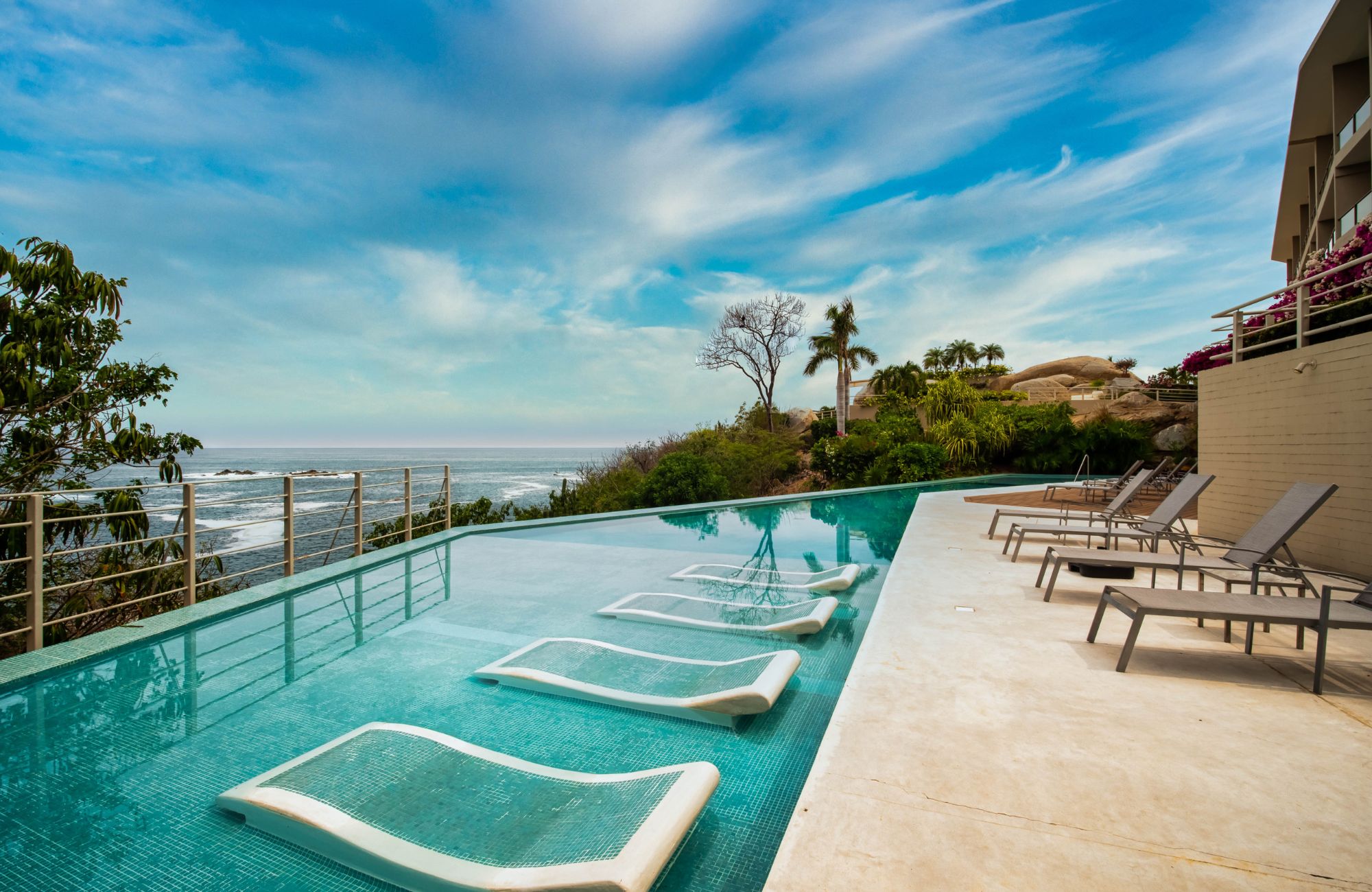 Condo with ocean view, beach club and access to the sea, golf, sports courts, spa and more, pre-construction, sale Huatulco.