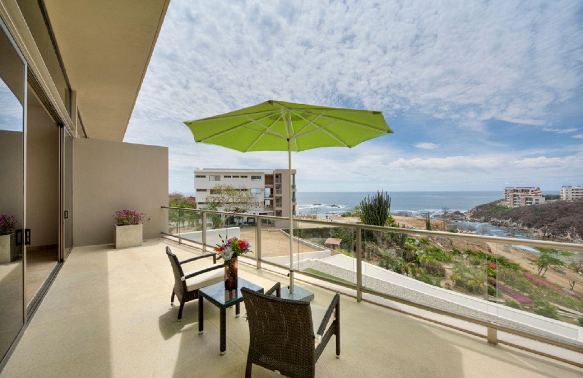 Condo with ocean view, beach club and access to the sea, golf, sports courts, spa and more, pre-construction, sale Huatulco.