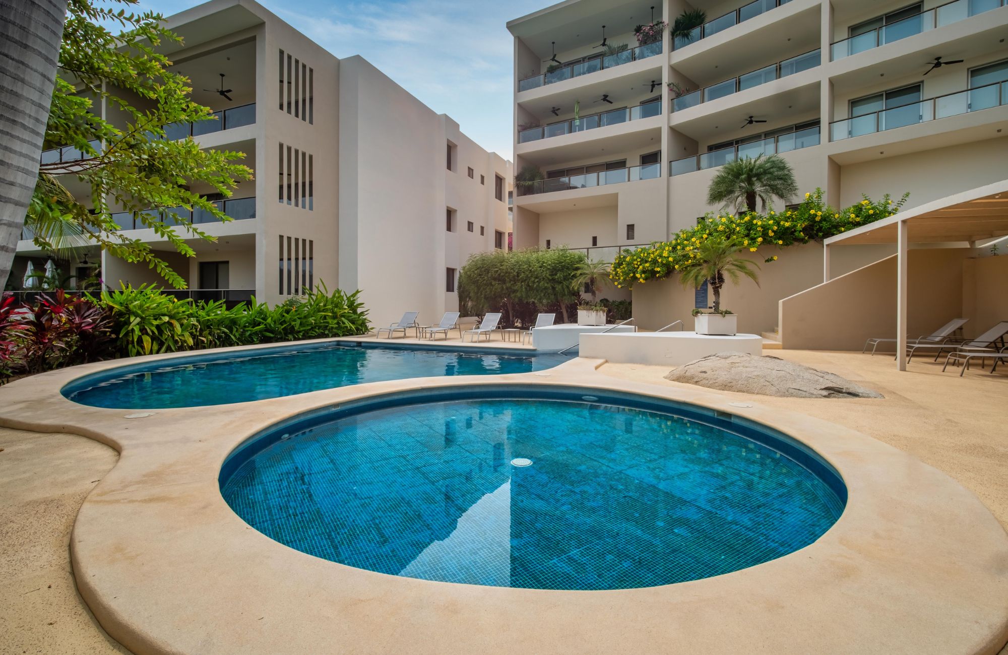 Condo with ocean view, beach club and access to the sea, golf, sports courts, spa and more, pre-construction, sale Huatulco.