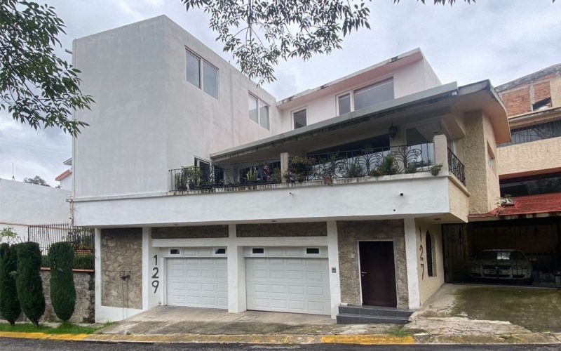 Spacious and Modern Loft-Style Residence for Sale in Naucalpan, State of Mexico.