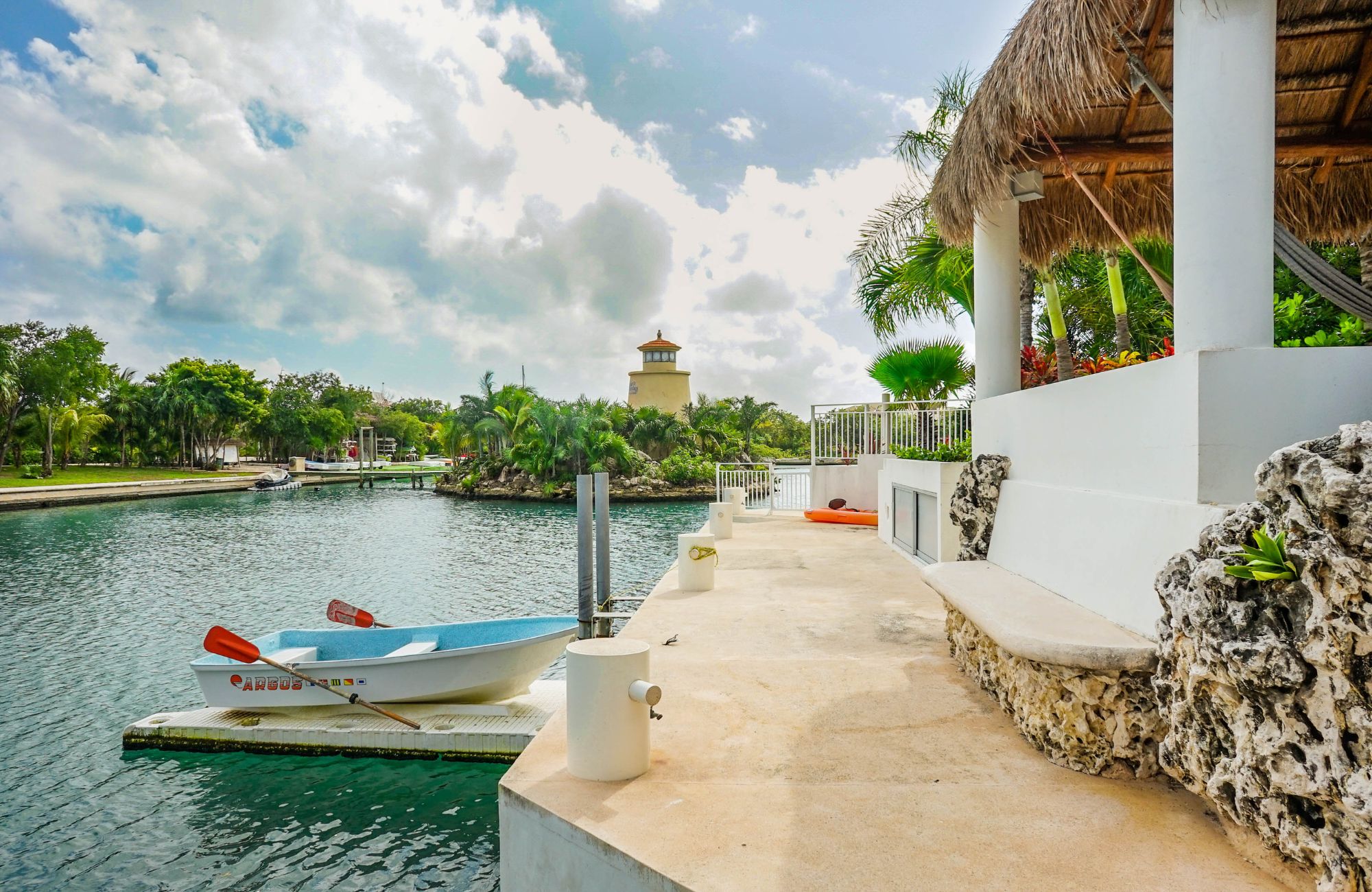 Stylish Waterfront Escape with Pool &ndash; Puerto Aventuras