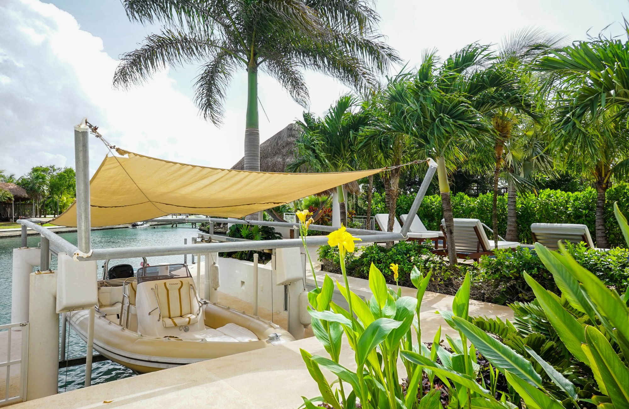 Stylish Waterfront Escape with Pool &ndash; Puerto Aventuras