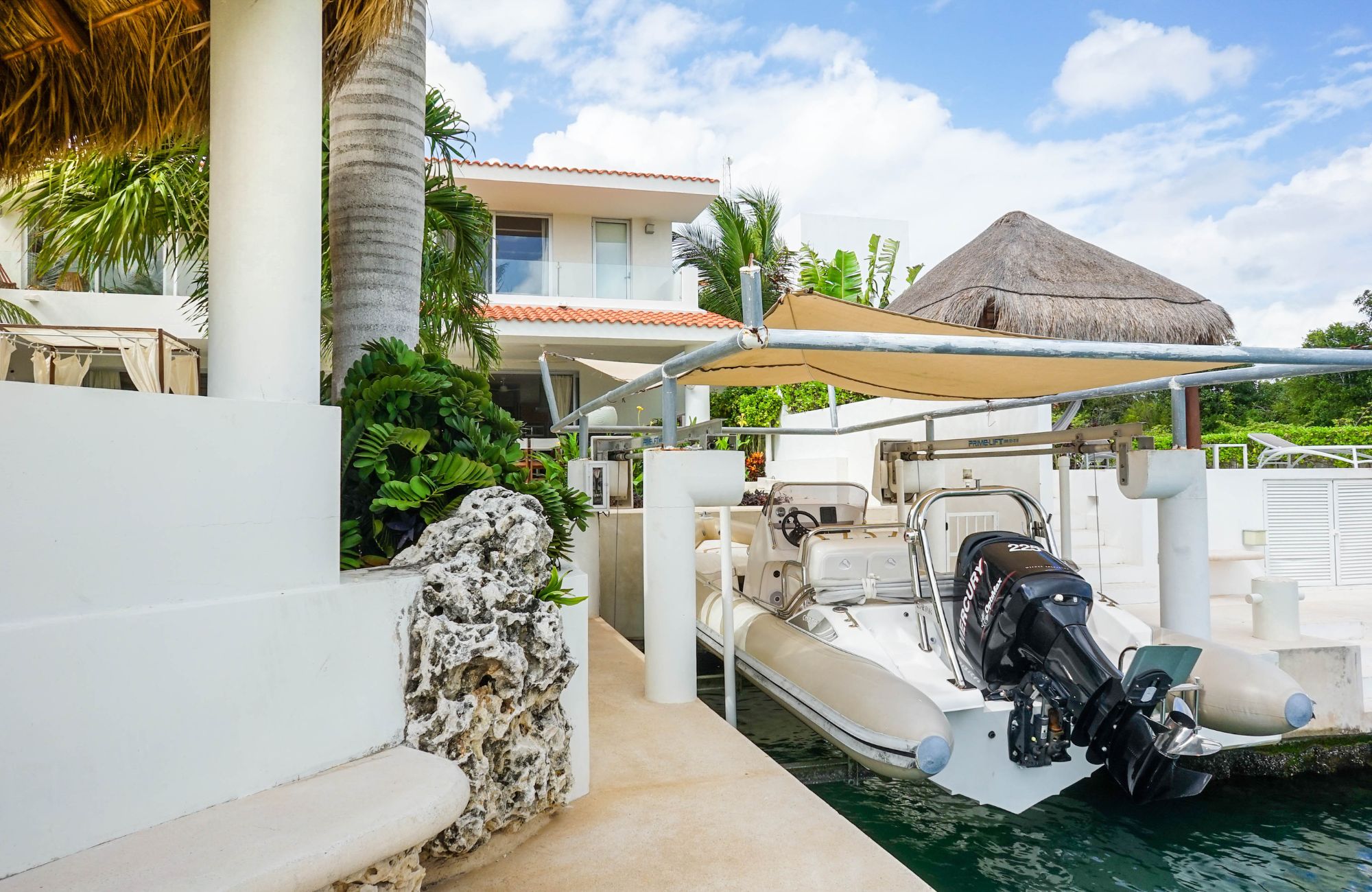 Stylish Waterfront Escape with Pool &ndash; Puerto Aventuras