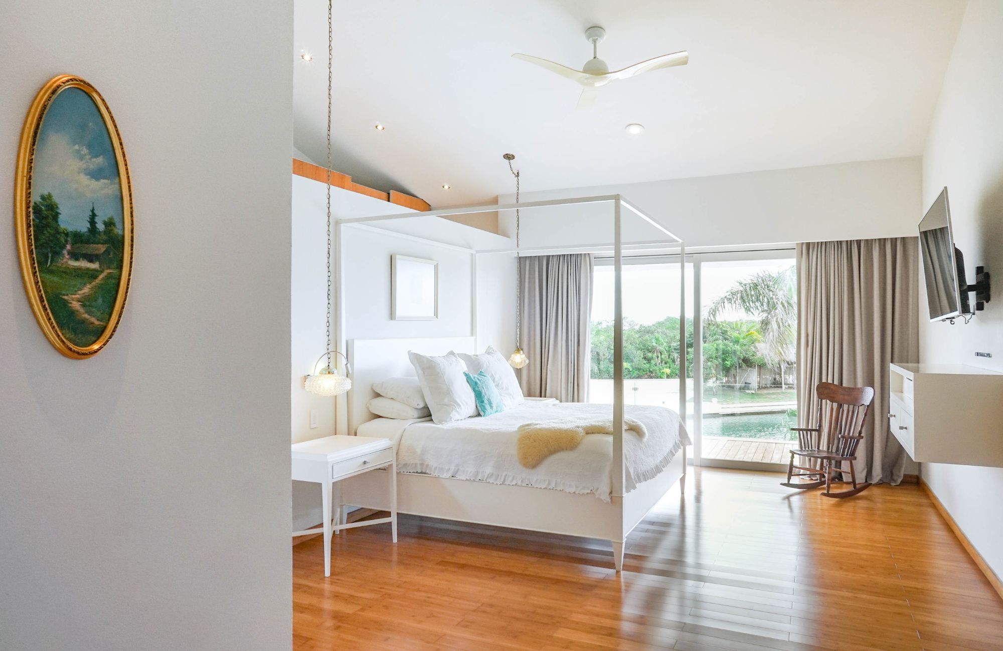 Stylish Waterfront Escape with Pool &ndash; Puerto Aventuras