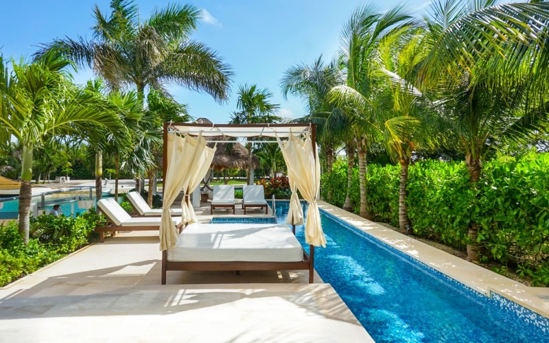 Stylish Waterfront Escape with Pool &ndash; Puerto Aventuras