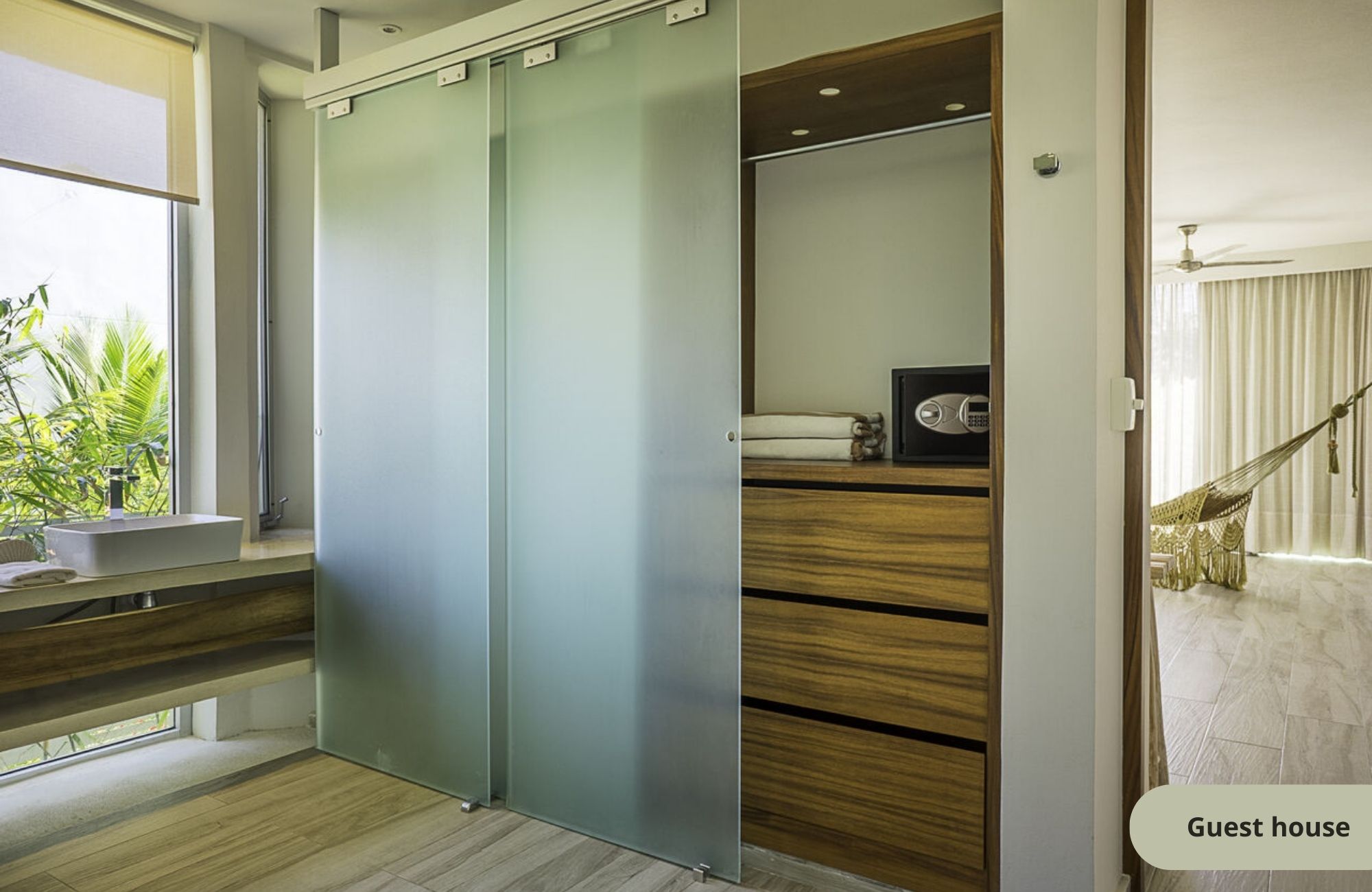 Stylish Waterfront Escape with Pool &ndash; Puerto Aventuras