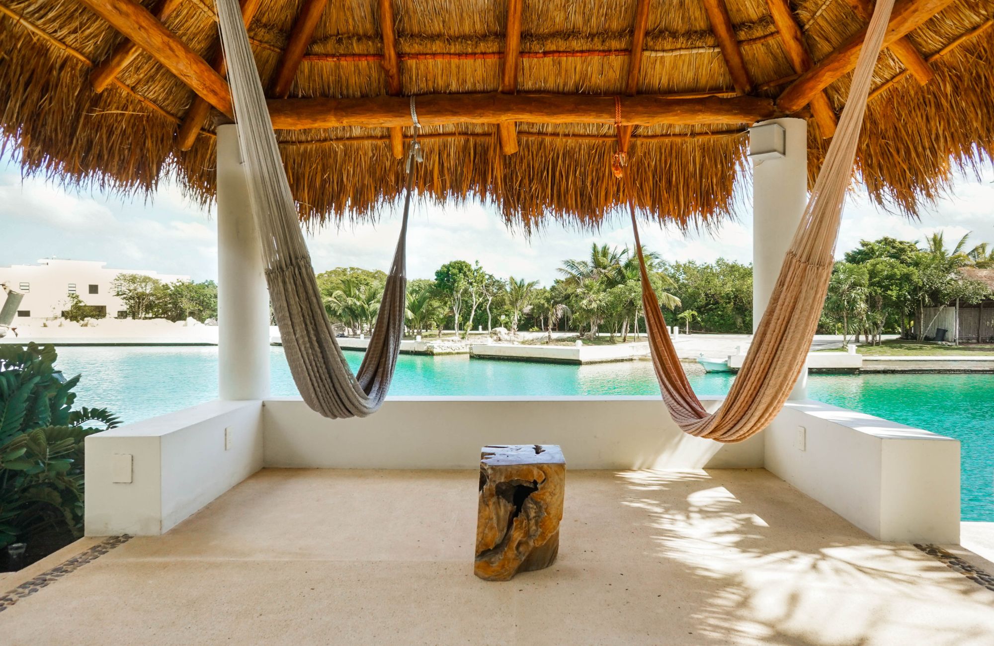 Stylish Waterfront Escape with Pool &ndash; Puerto Aventuras