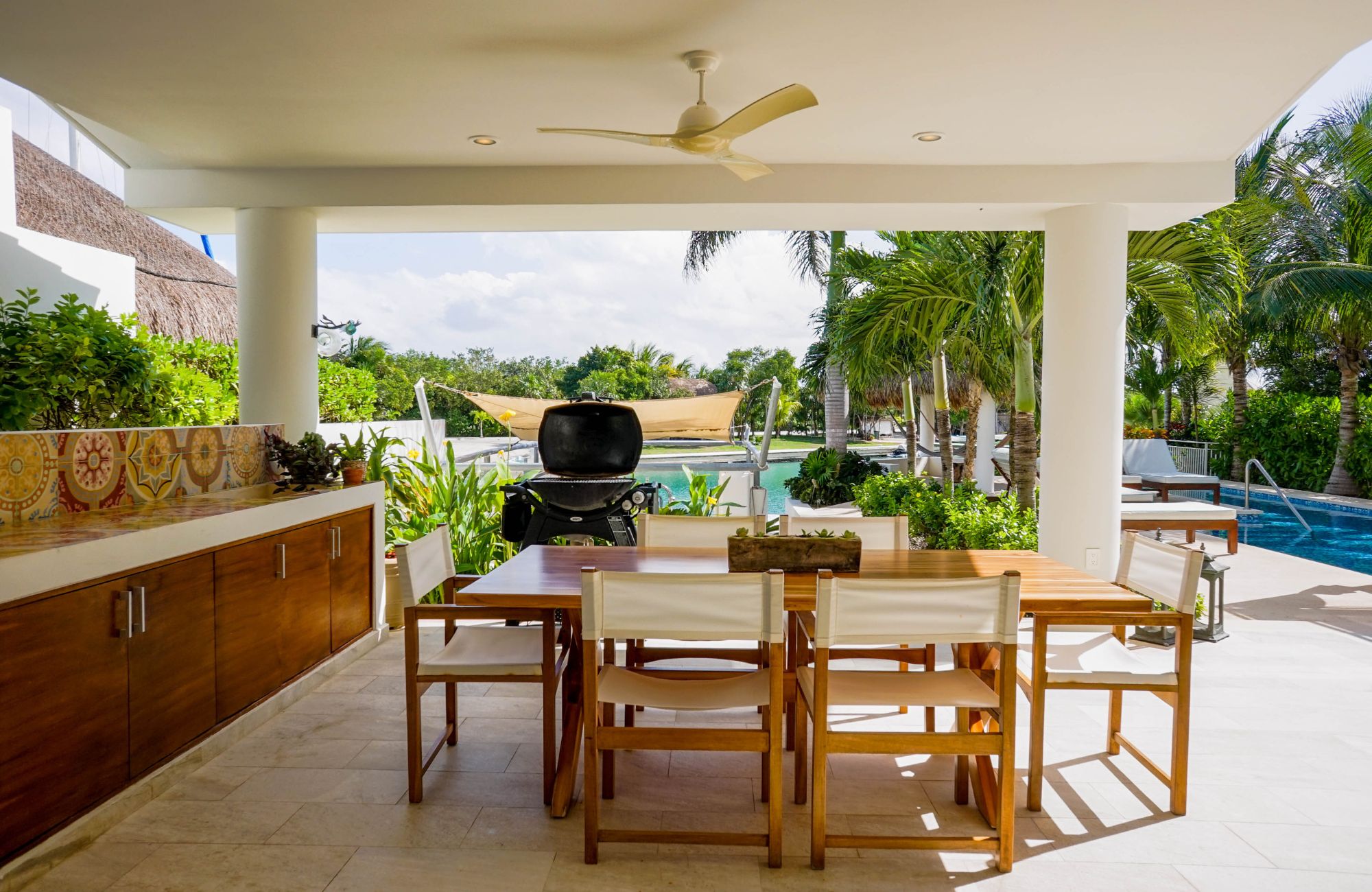 Stylish Waterfront Escape with Pool &ndash; Puerto Aventuras