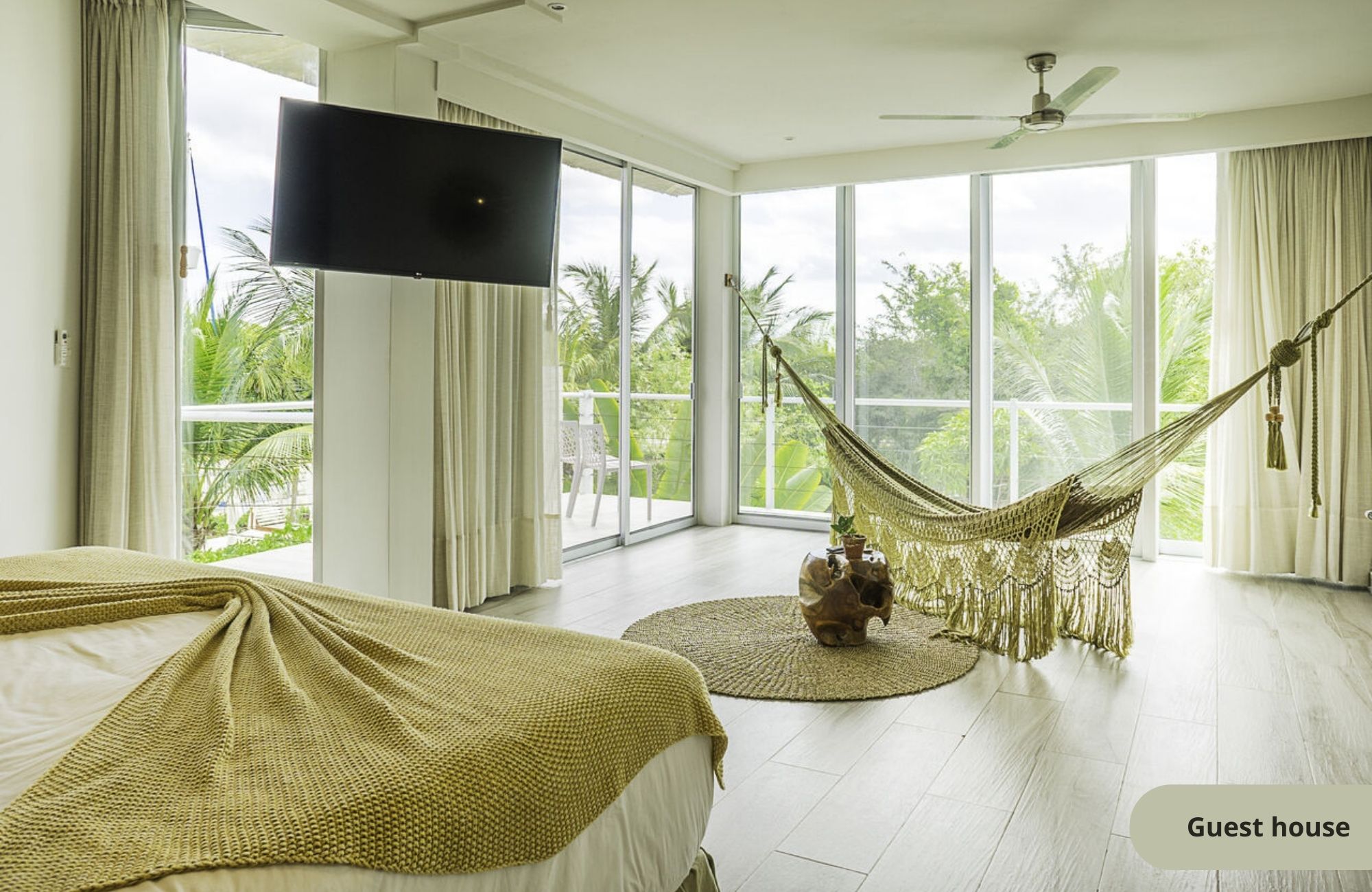 Stylish Waterfront Escape with Pool &ndash; Puerto Aventuras