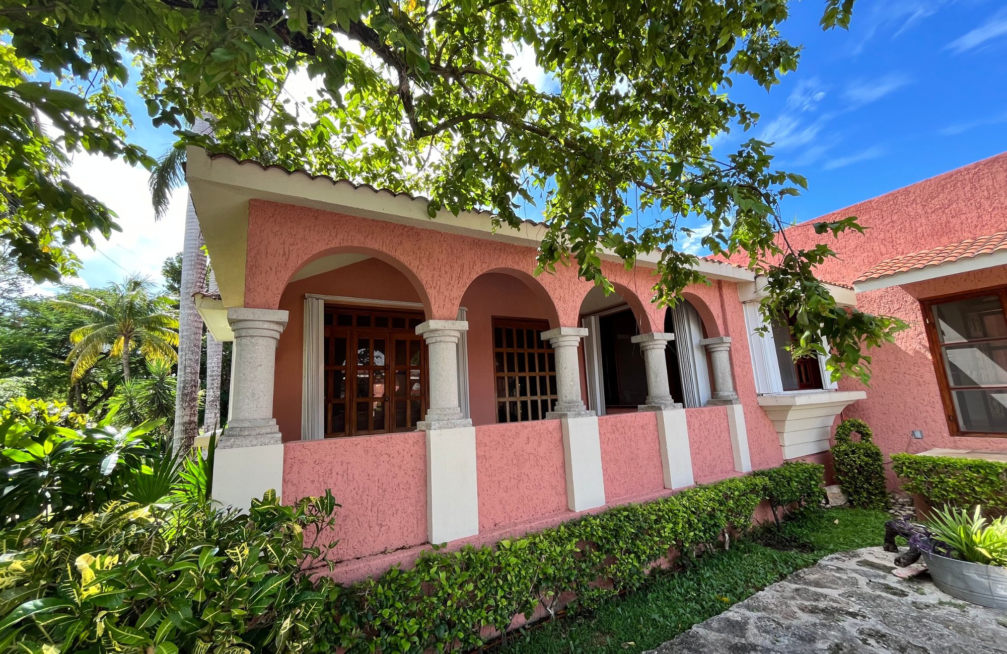 House with spacious garden and private pool for sale, Centro, Cozumel