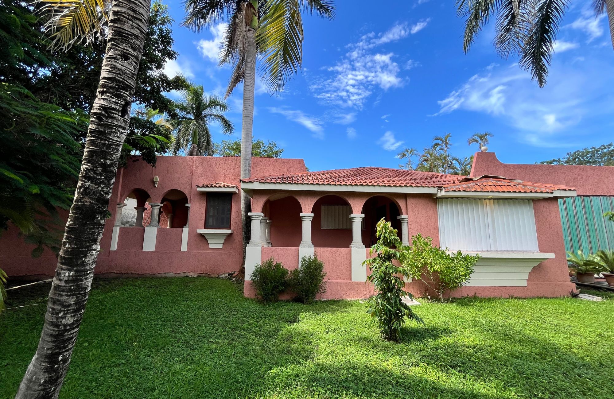 House with spacious garden and private pool for sale, Centro, Cozumel
