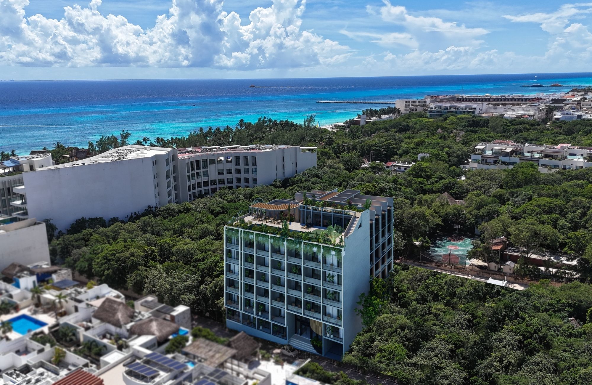 Condo with beach club, ground floor, furnished, gym, business center, concierge and more for sale in Playa del Carmen.