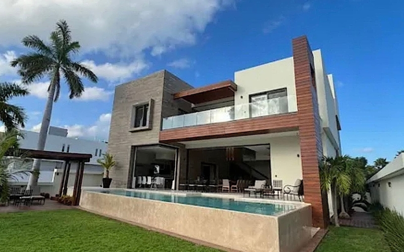 House with Beach Access for Sale, Puerto Canc&uacute;n