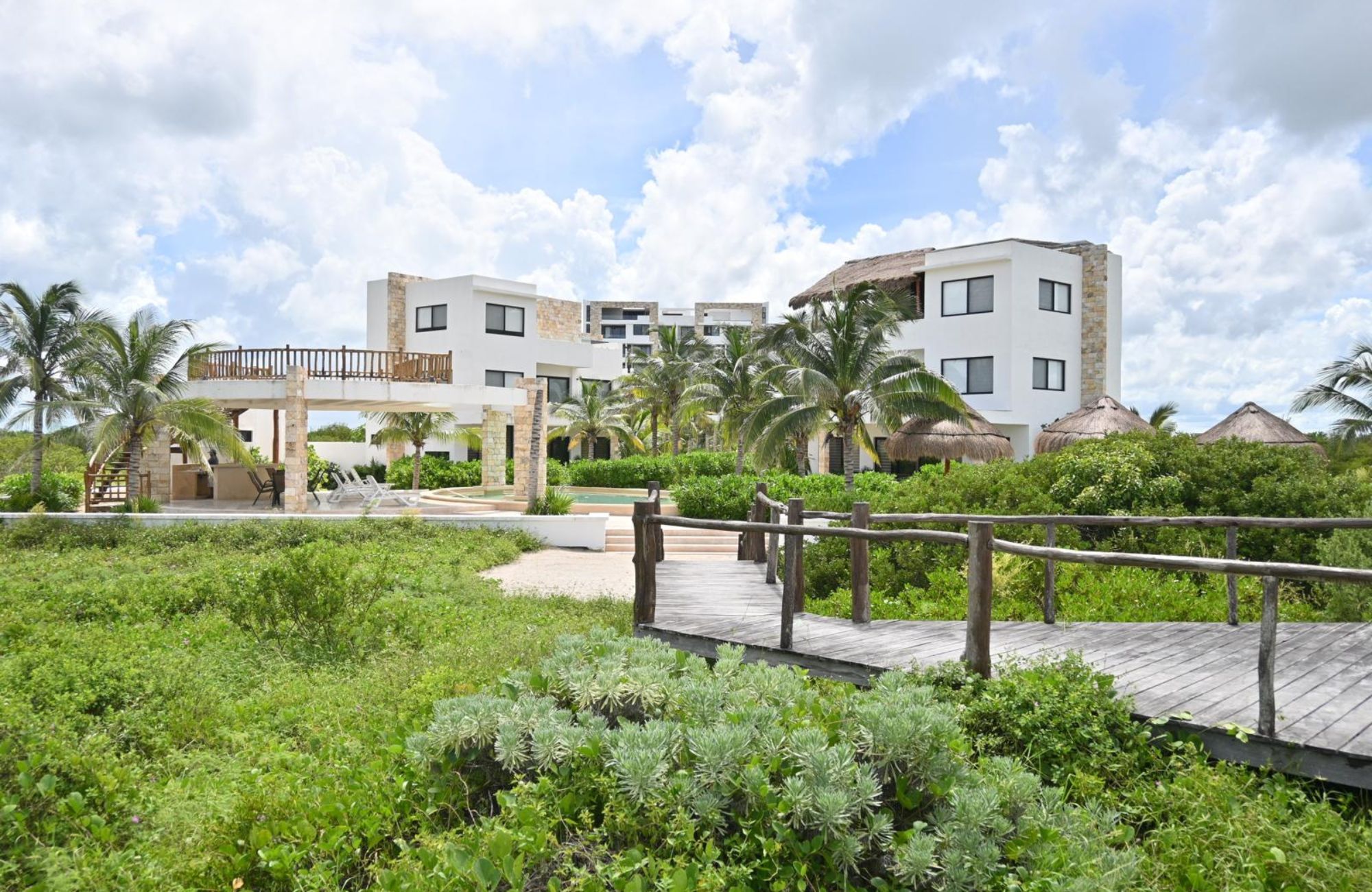 Oceanfront Condo with Common Pool and Rooftop for Sale in Telchac, Yucat&aacute;n