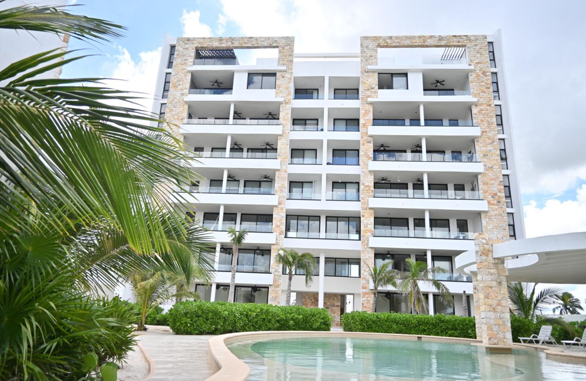 Oceanfront Condo with Common Pool and Rooftop for Sale in Telchac, Yucat&aacute;n