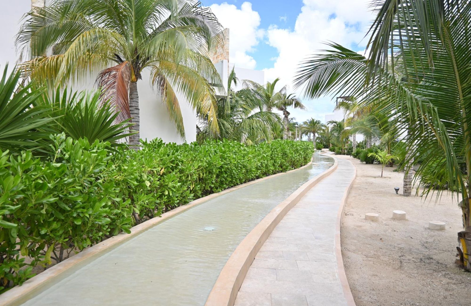 Oceanfront Condo with Common Pool and Rooftop for Sale in Telchac, Yucat&aacute;n