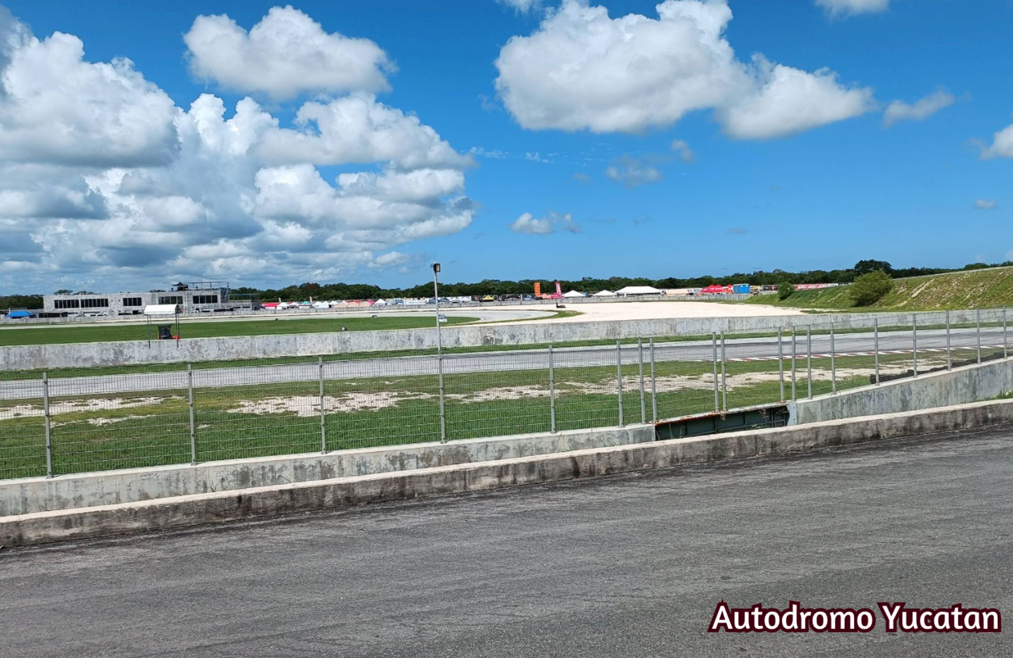 Residence with garden and private pool for sale, Yucat&aacute;n Country Club, M&eacute;rida