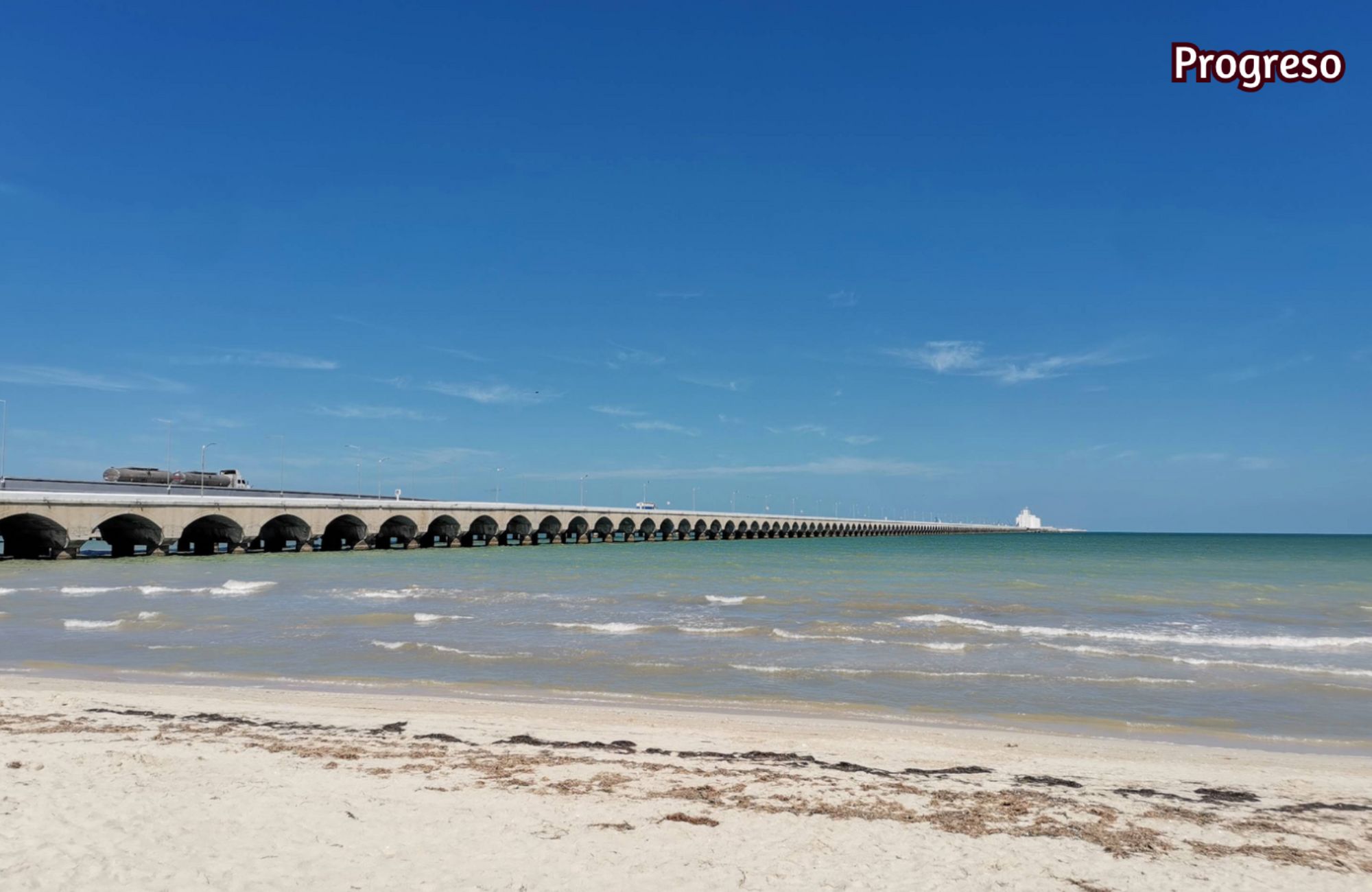 Residence with garden and private pool for sale, Yucat&aacute;n Country Club, M&eacute;rida