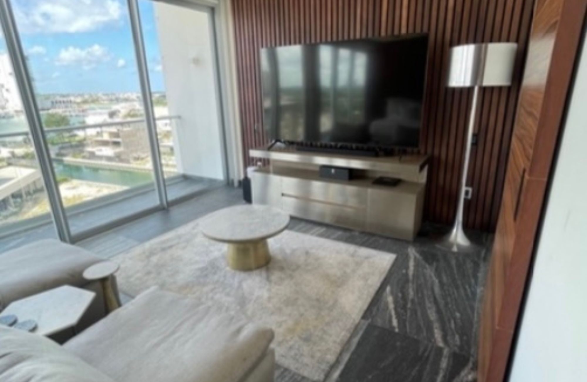 Hermoso departamento con vista al mar y la marina, con amenidades: alberca infinity, spa, gimnasio, area lounge, salon de eventos, lobby