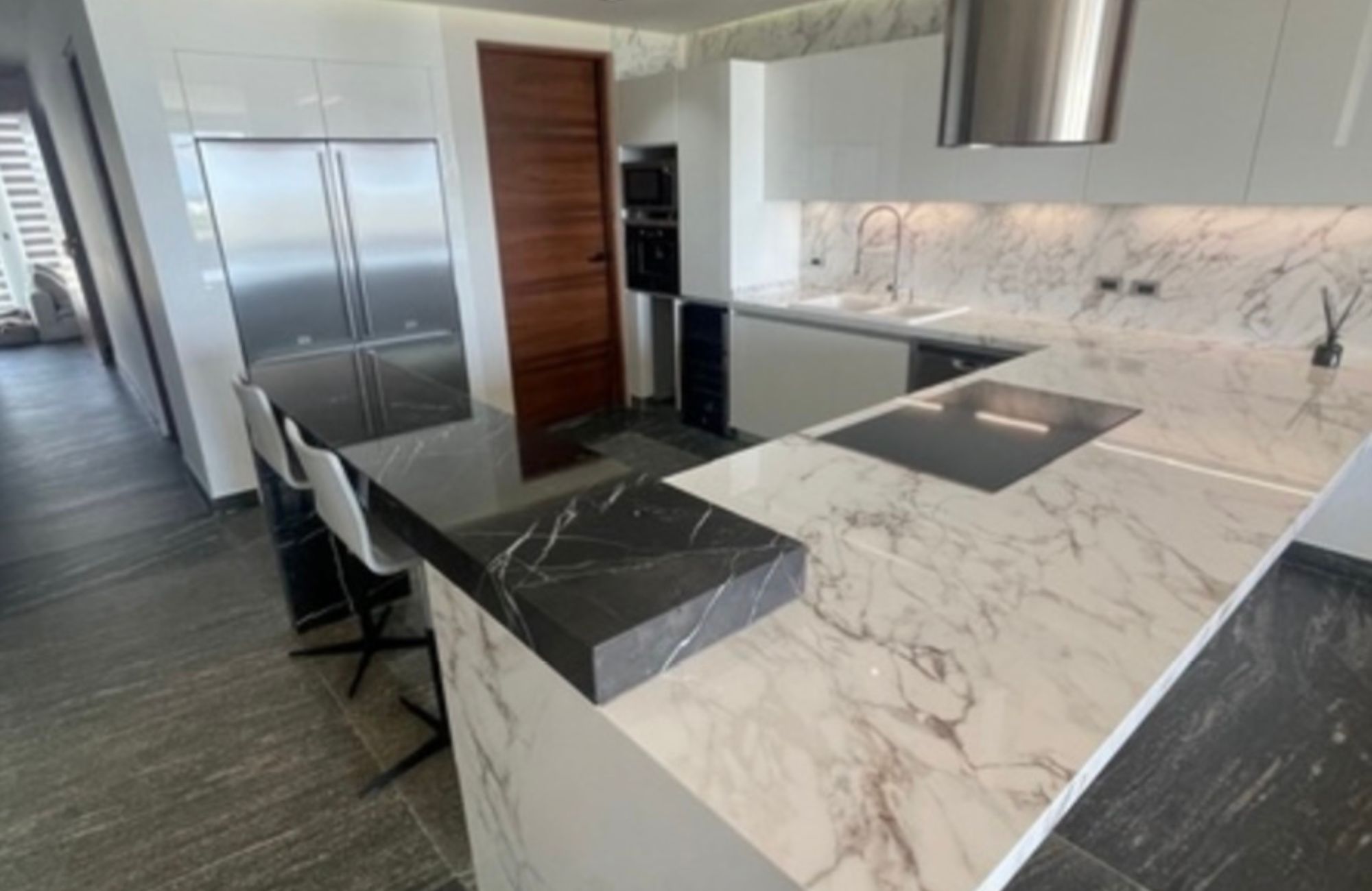 Hermoso departamento con vista al mar y la marina, con amenidades: alberca infinity, spa, gimnasio, area lounge, salon de eventos, lobby