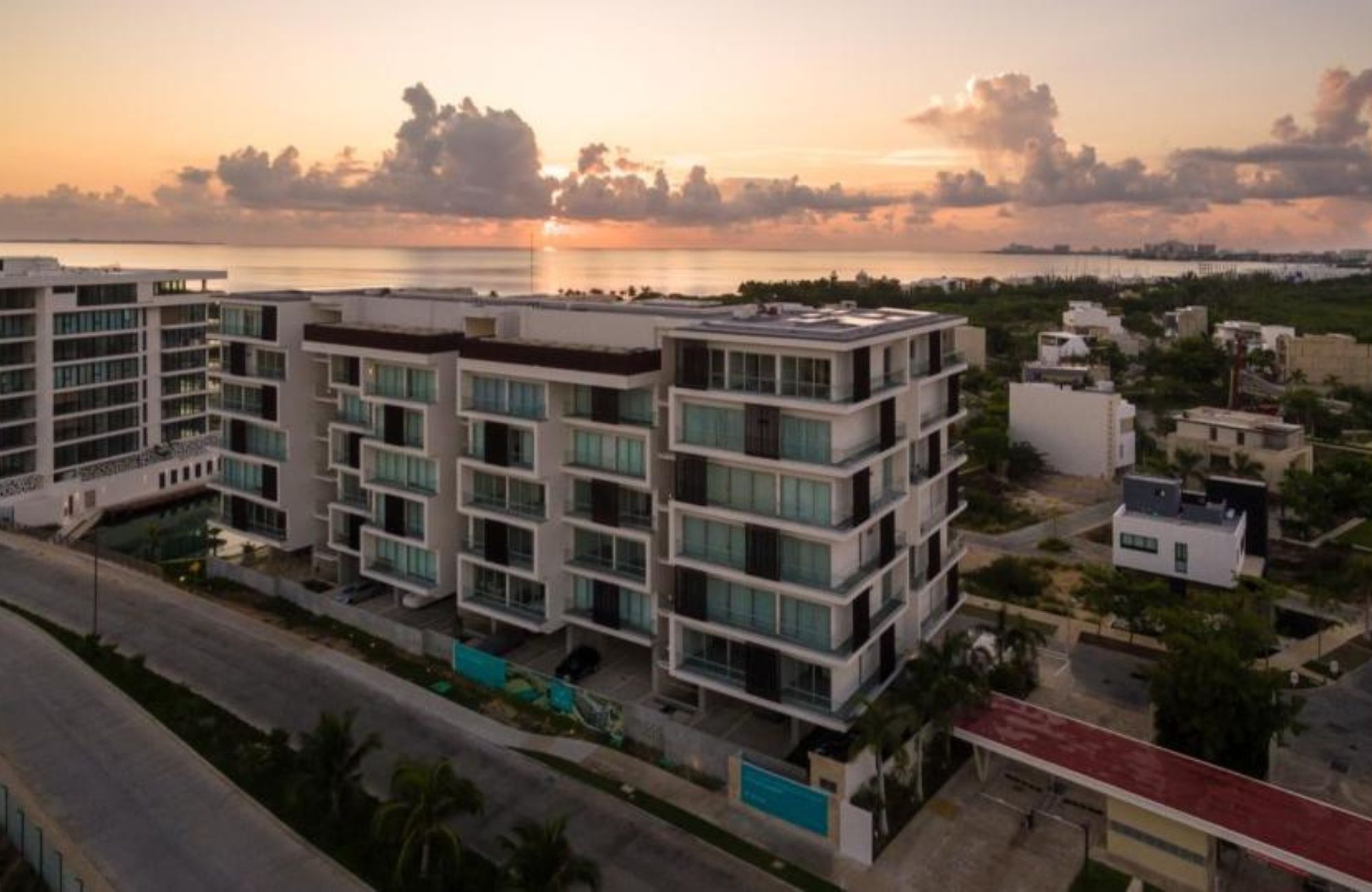 Hermoso departamento con vista al mar y la marina, con amenidades: alberca infinity, spa, gimnasio, area lounge, salon de eventos, lobby