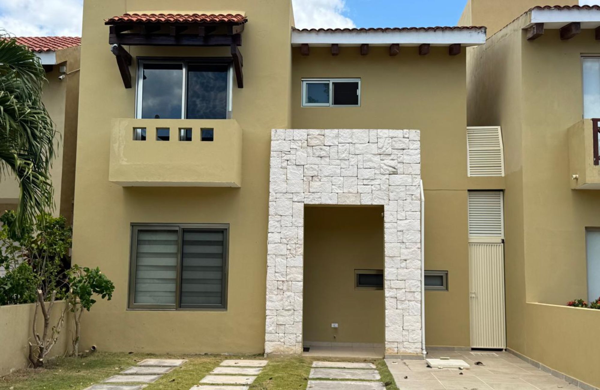 Casa con casa club, alberca, cenote, venta en Allegranza Playa del Carmen
