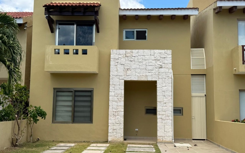 Casa con alberca, cenote, casa club, en venta, Allegranza Playa del Carmen